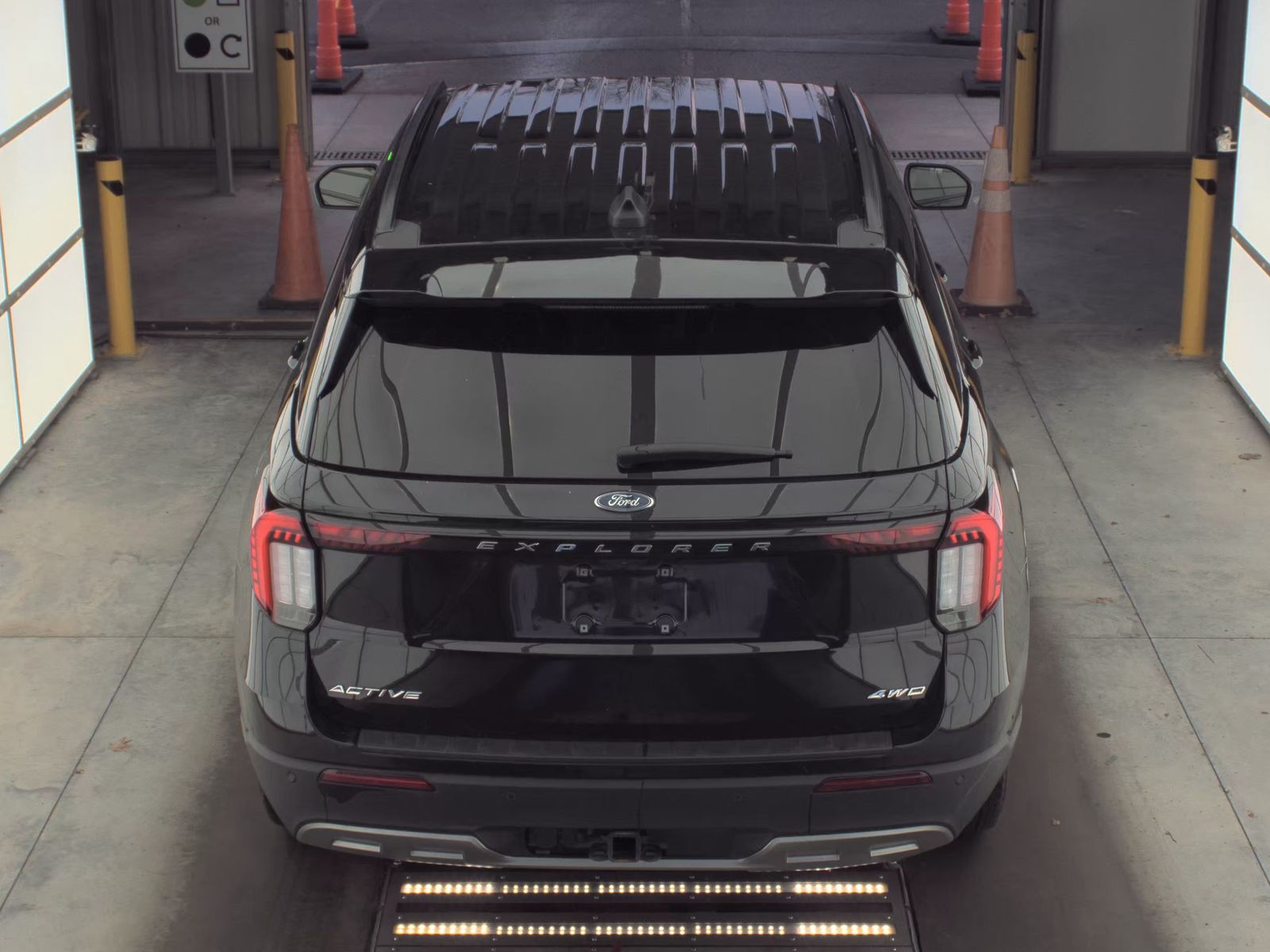 2025 Ford Explorer Active AWD