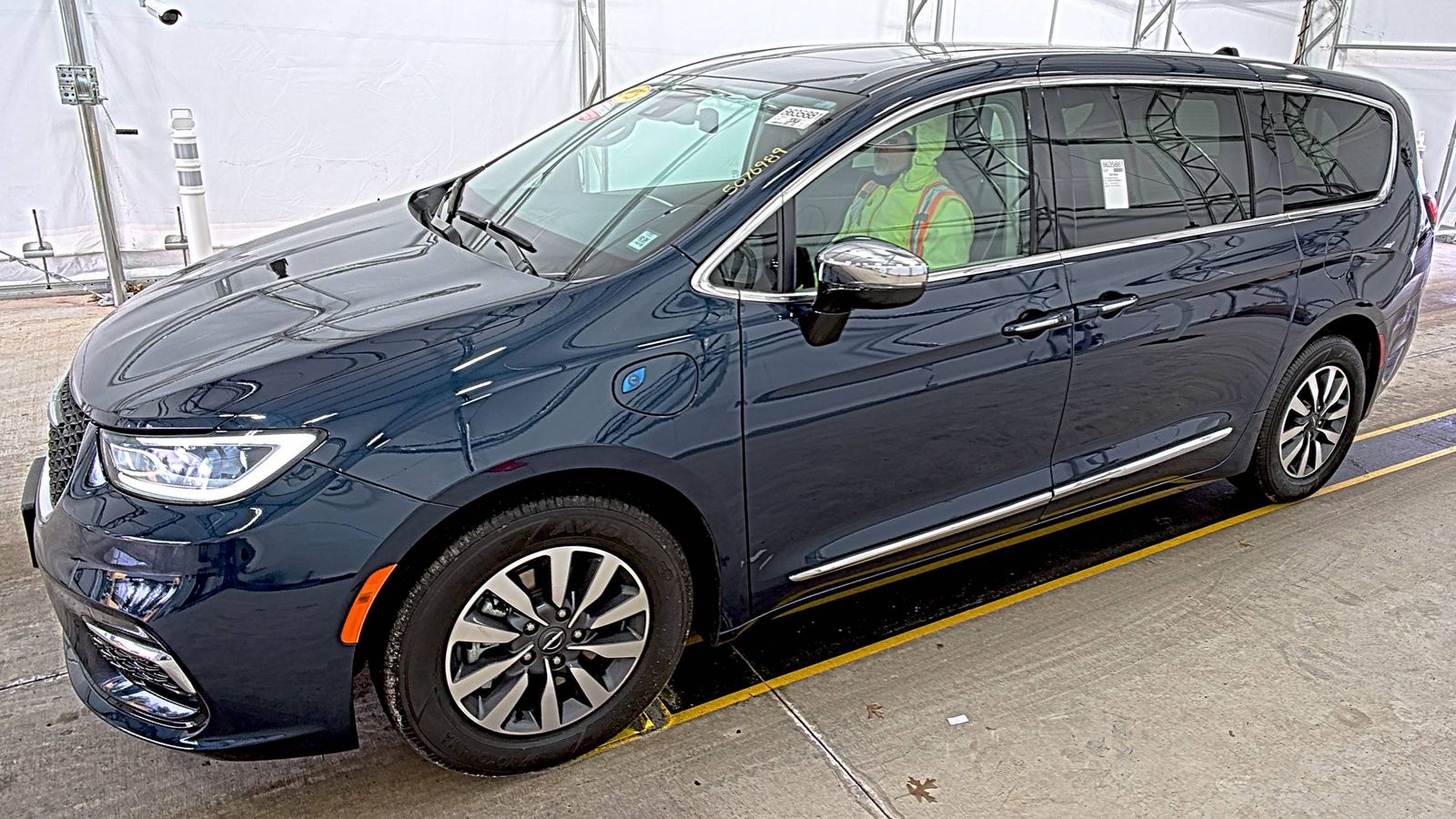 2023 Chrysler Pacifica Hybrid Limited FWD