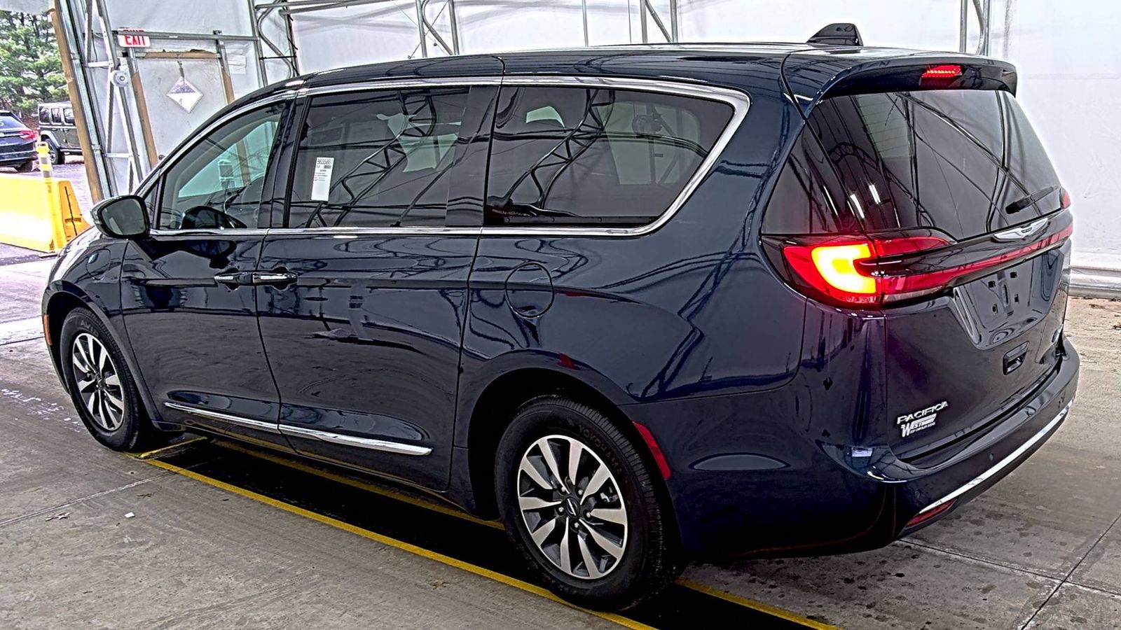 2023 Chrysler Pacifica Hybrid Limited FWD