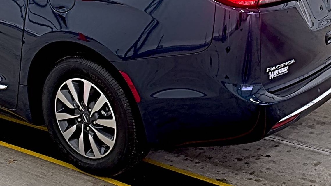 2023 Chrysler Pacifica Hybrid Limited FWD