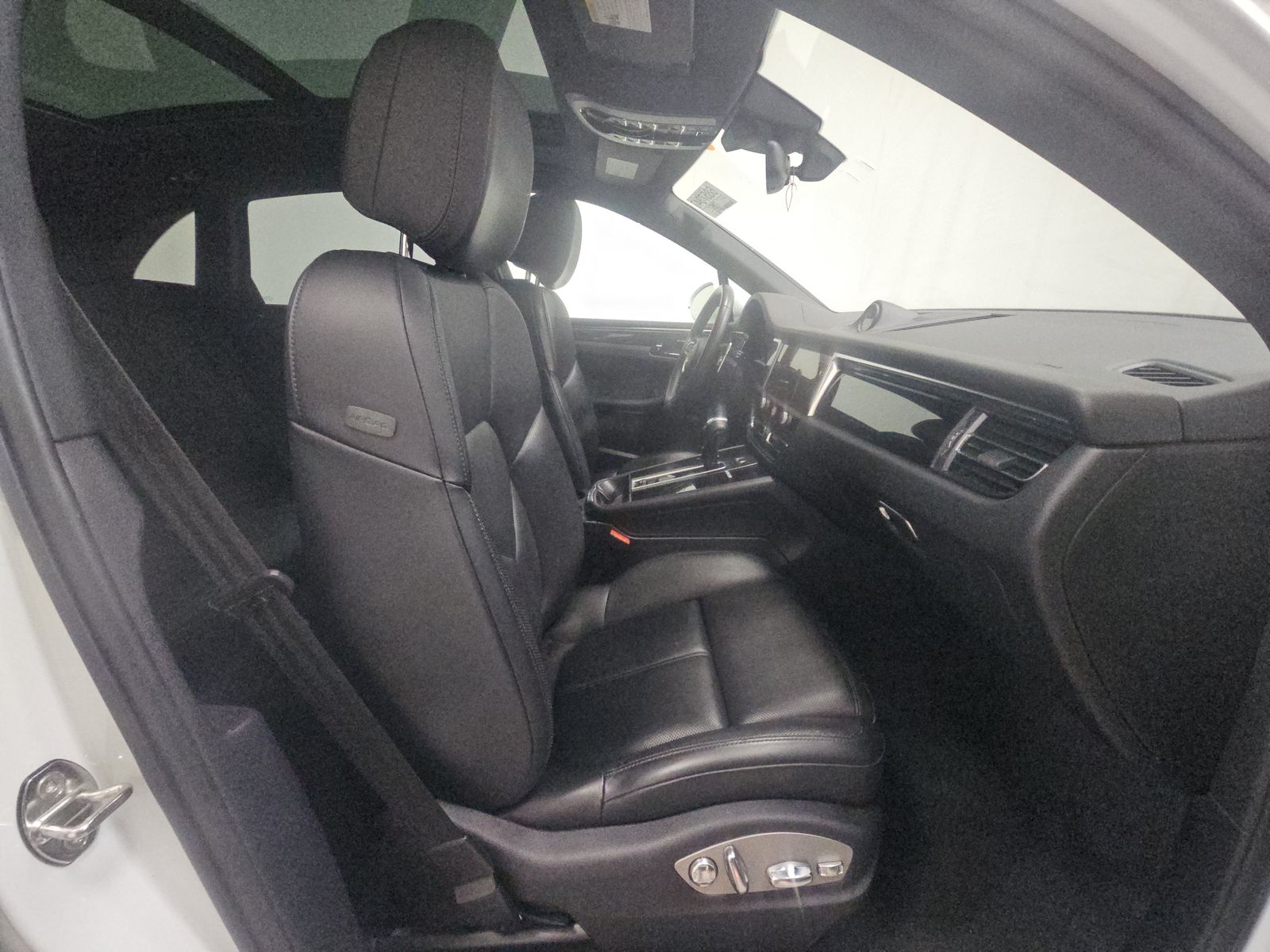 2022 Porsche Macan Base AWD