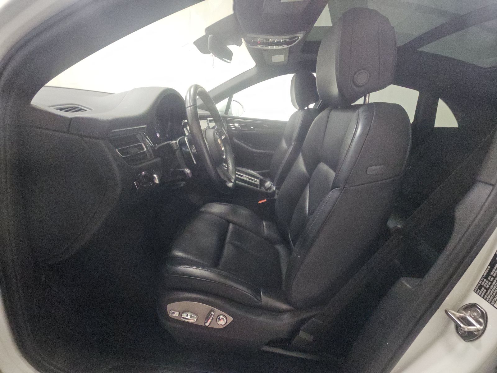 2022 Porsche Macan Base AWD