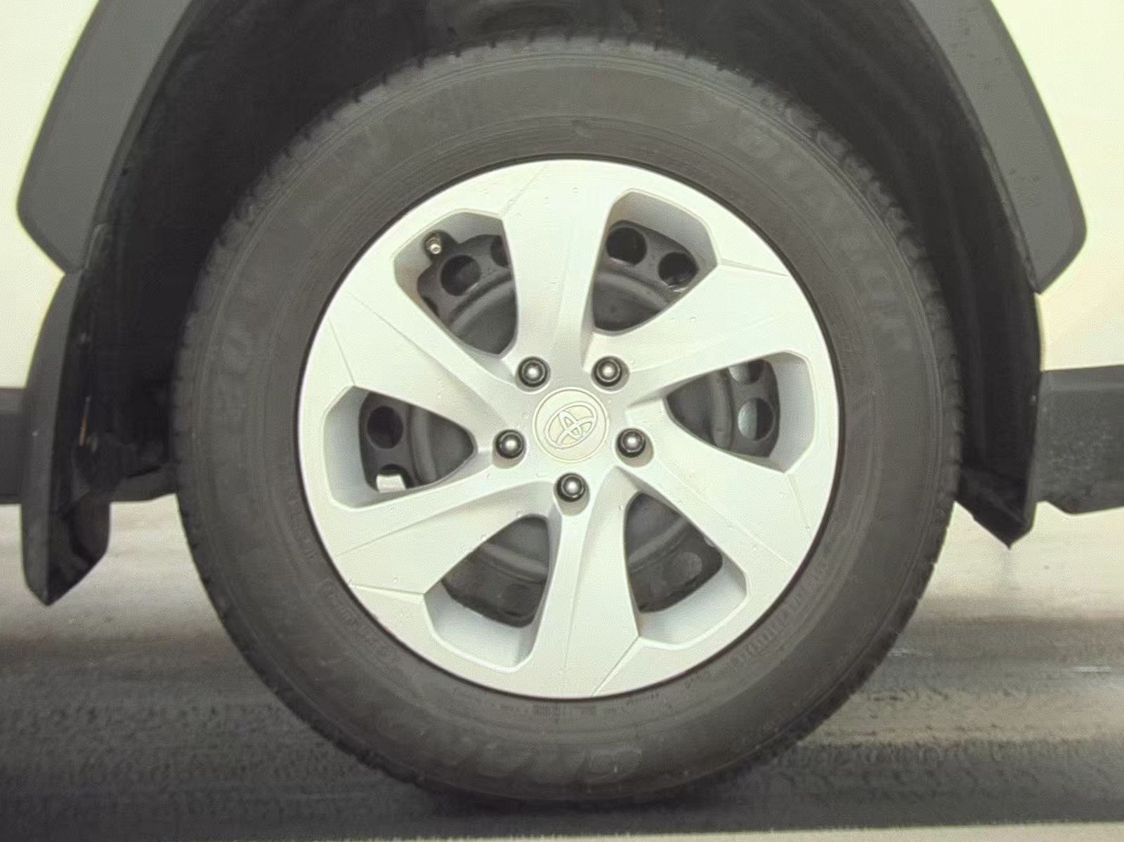 2024 Toyota RAV4 LE FWD