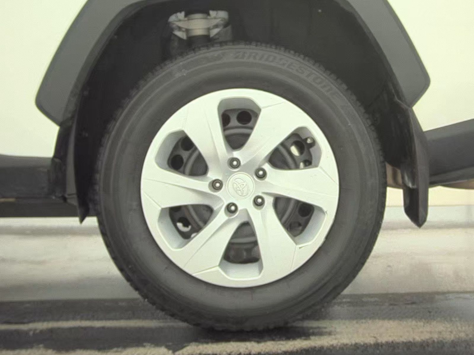 2024 Toyota RAV4 LE FWD