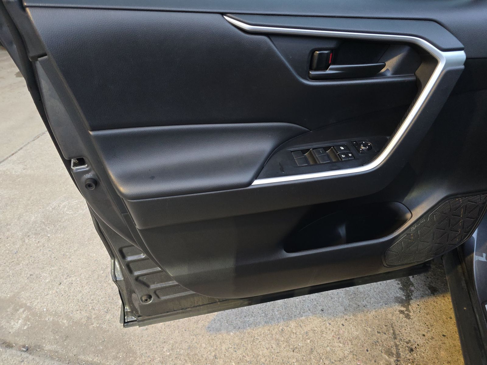 2024 Toyota RAV4 LE FWD