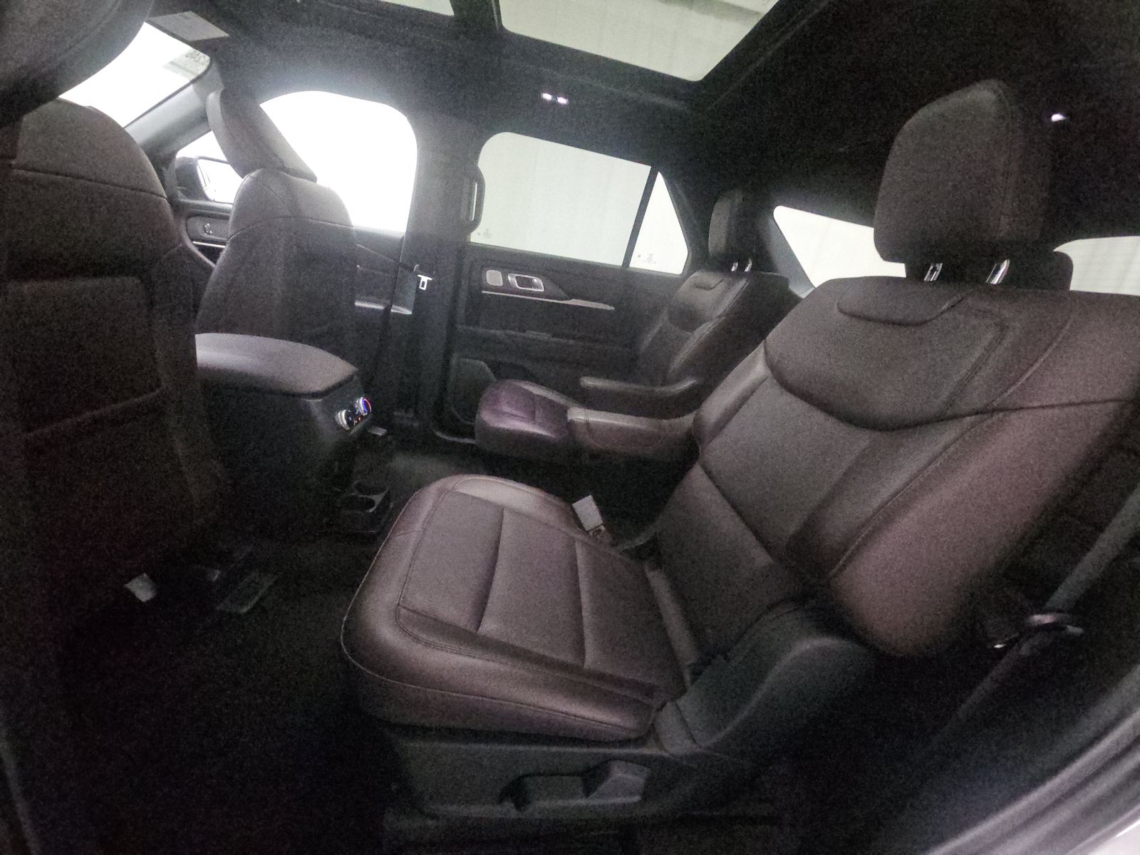 2025 Ford Explorer Platinum RWD