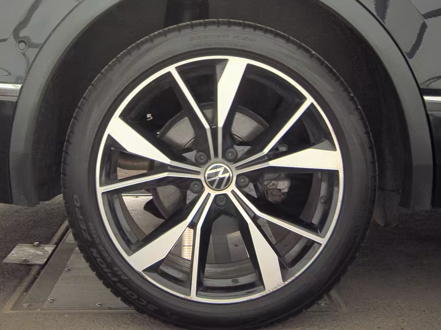 2023 Volkswagen Tiguan 2.0T SEL R-Line AWD