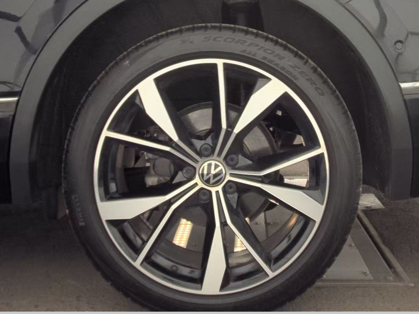 2023 Volkswagen Tiguan 2.0T SEL R-Line AWD