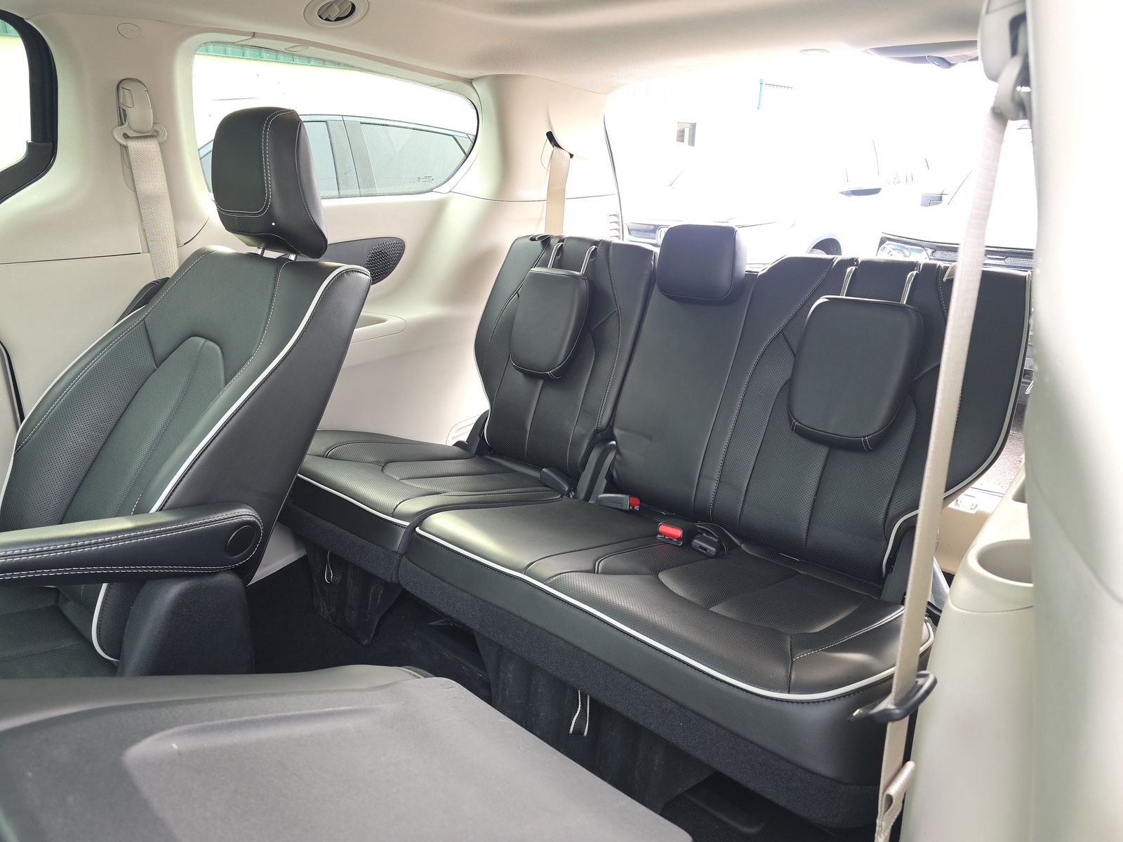 2023 Chrysler Pacifica Hybrid Limited FWD