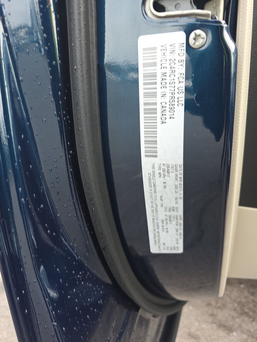 2023 Chrysler Pacifica Hybrid Limited FWD