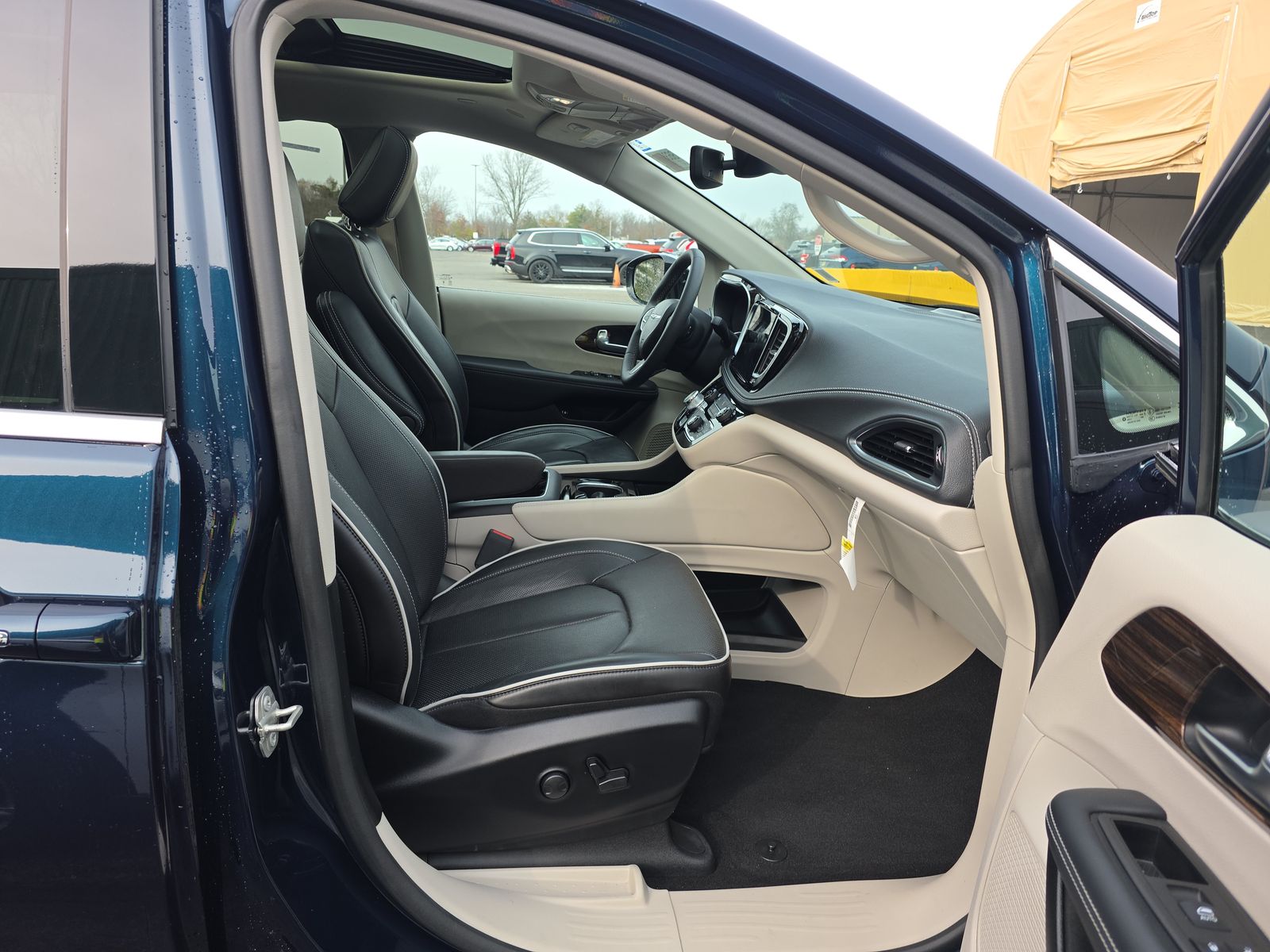 2023 Chrysler Pacifica Hybrid Limited FWD