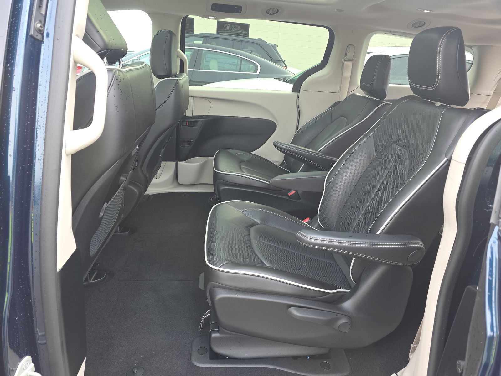 2023 Chrysler Pacifica Hybrid Limited FWD