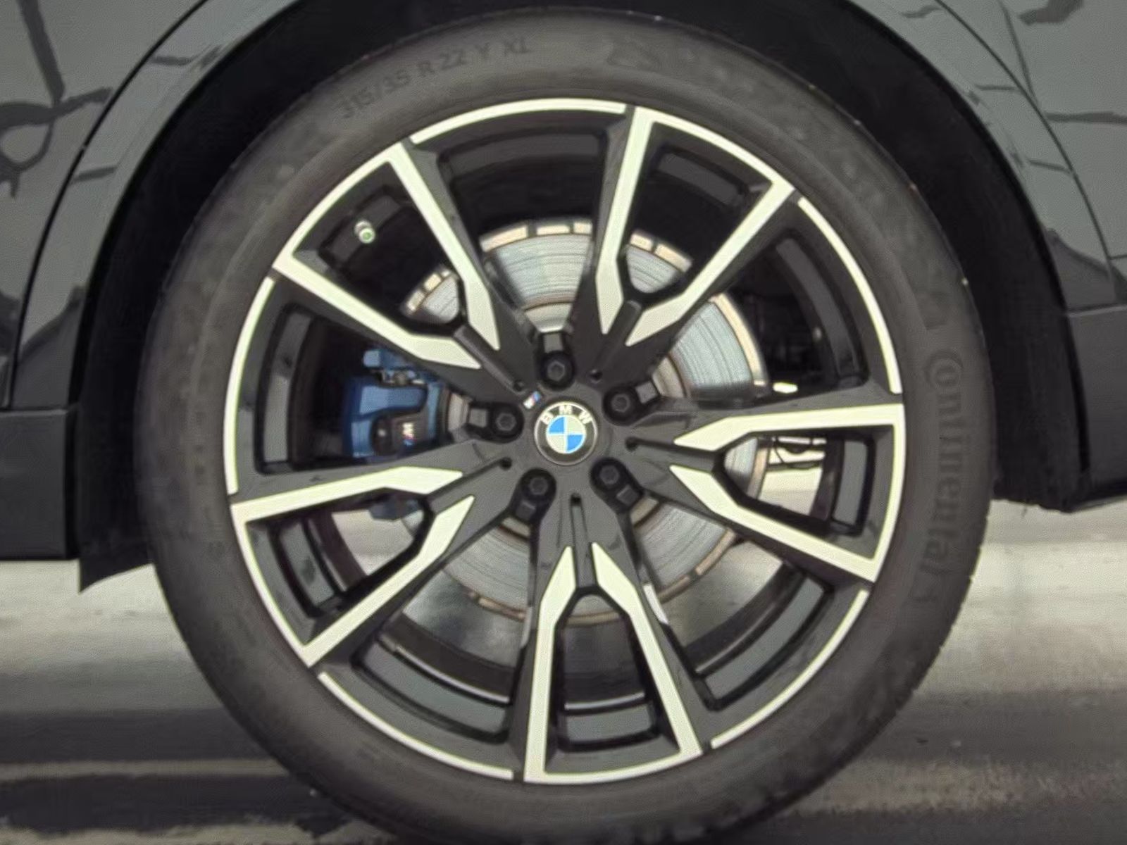 2022 BMW X7 xDrive40i AWD