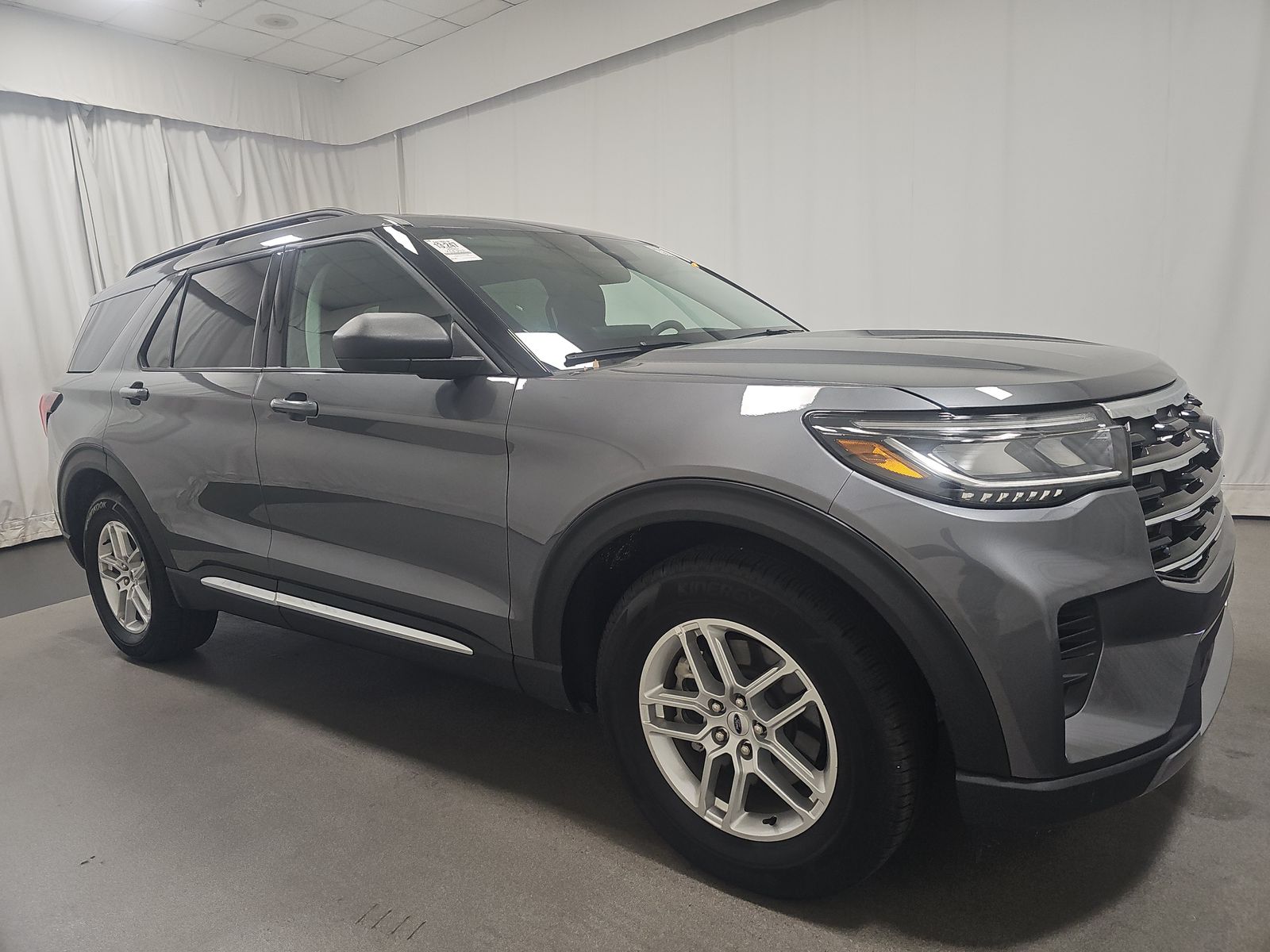 2025 Ford Explorer Active RWD