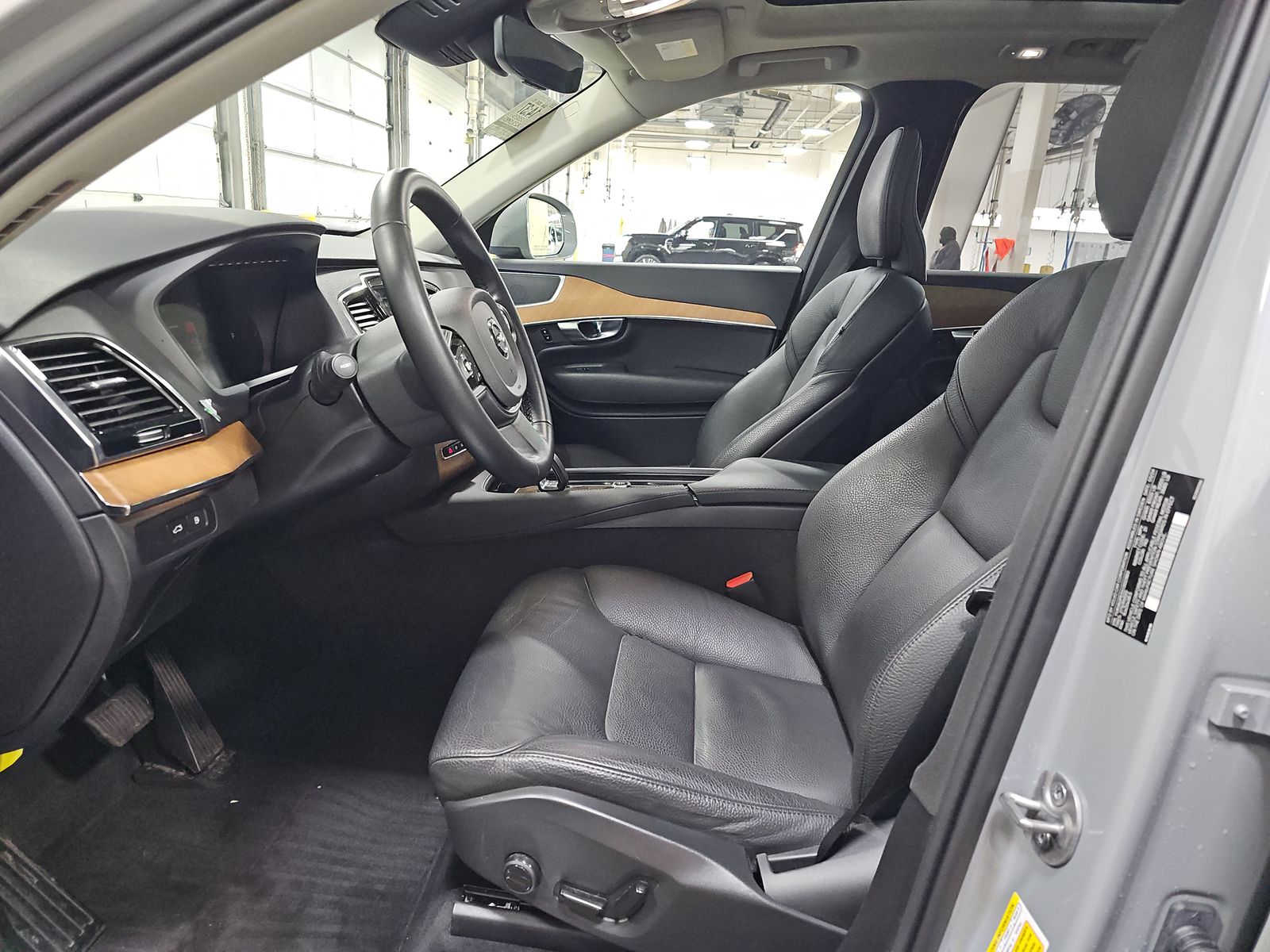 2025 Volvo XC90 Plug-In Hybrid T8 Plus AWD