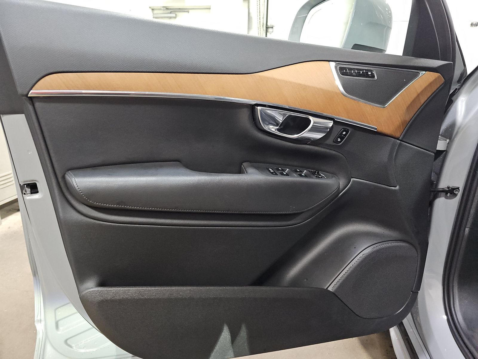 2025 Volvo XC90 Plug-In Hybrid T8 Plus AWD