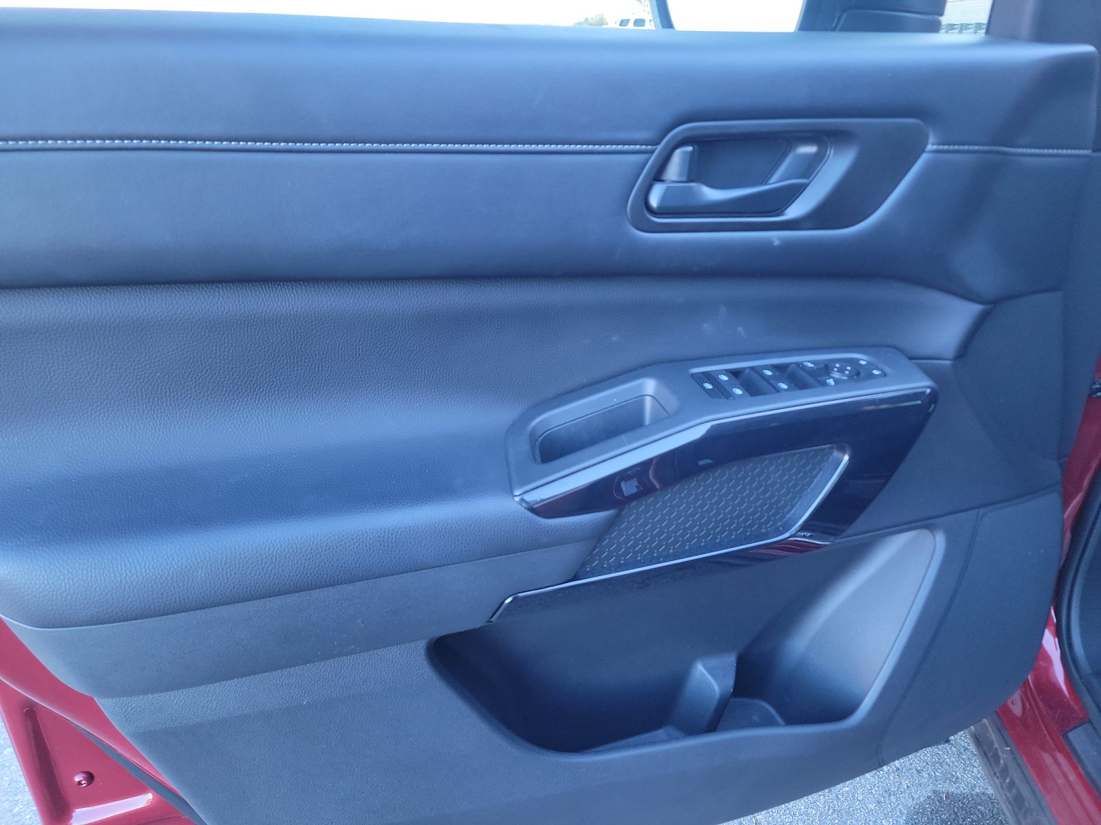 2024 Nissan Pathfinder SV FWD