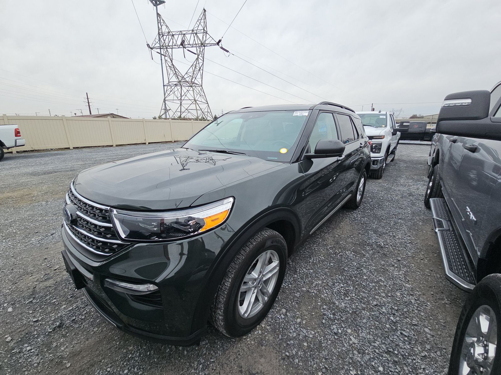 2023 Ford Explorer XLT's photo