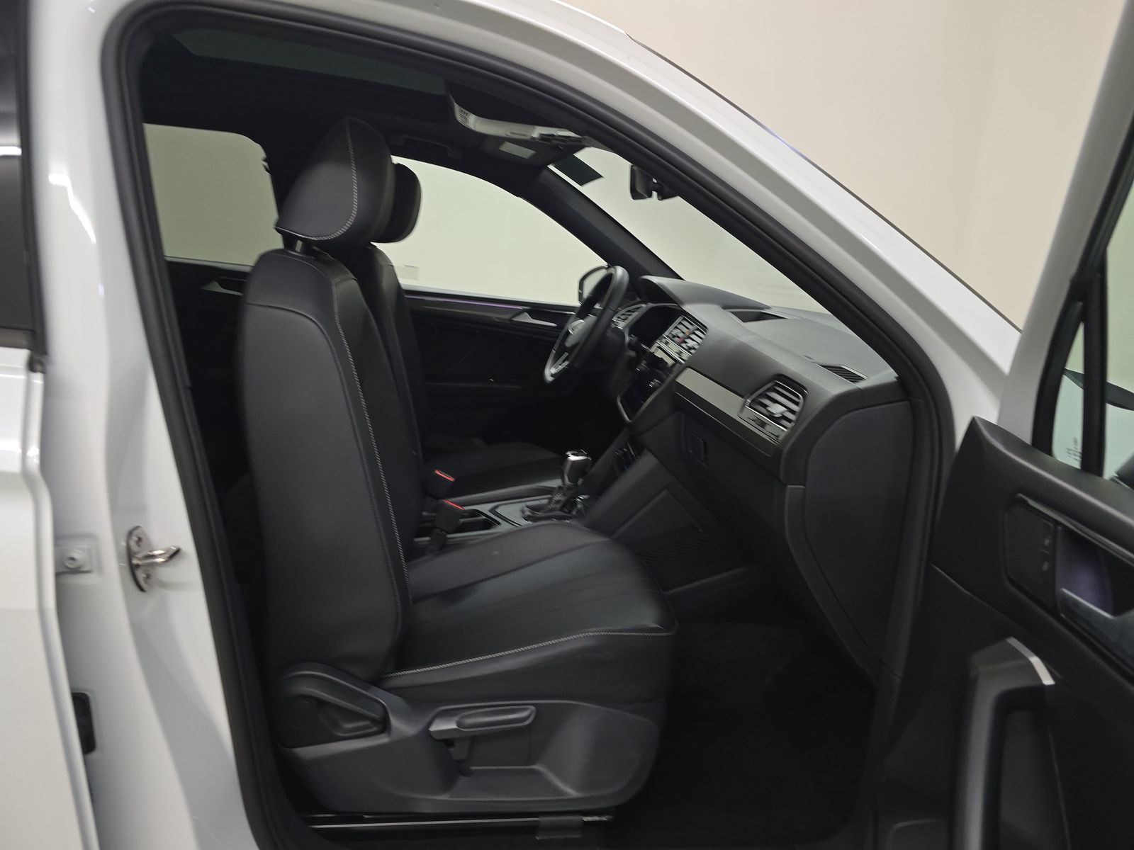 2024 Volkswagen Tiguan 2.0T SE R-Line Black FWD