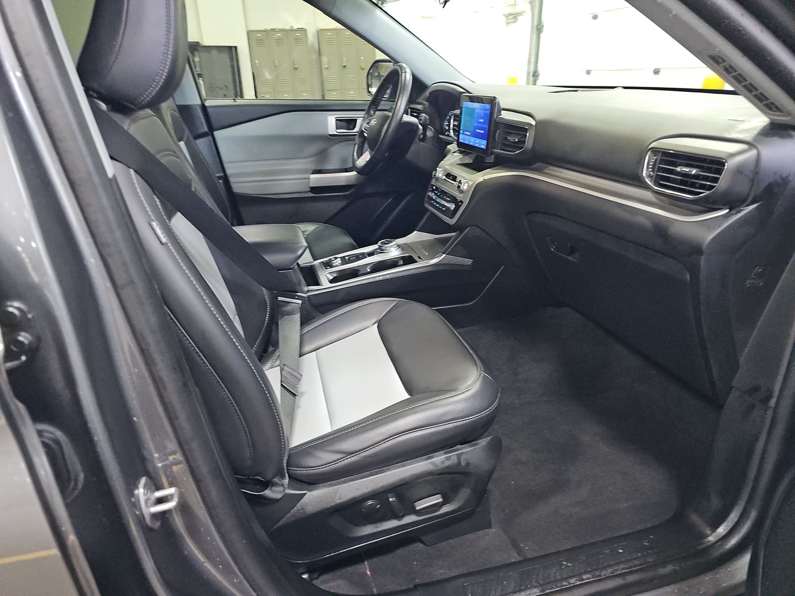 2023 Ford Explorer XLT AWD