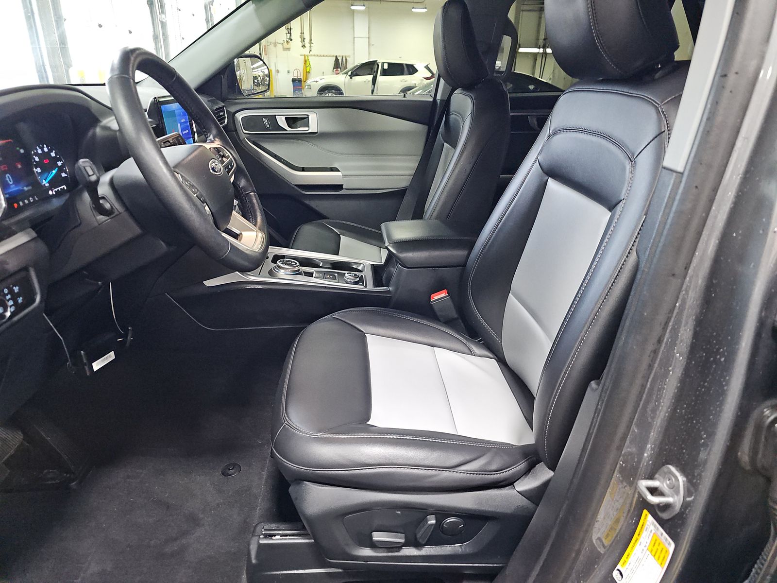 2023 Ford Explorer XLT AWD