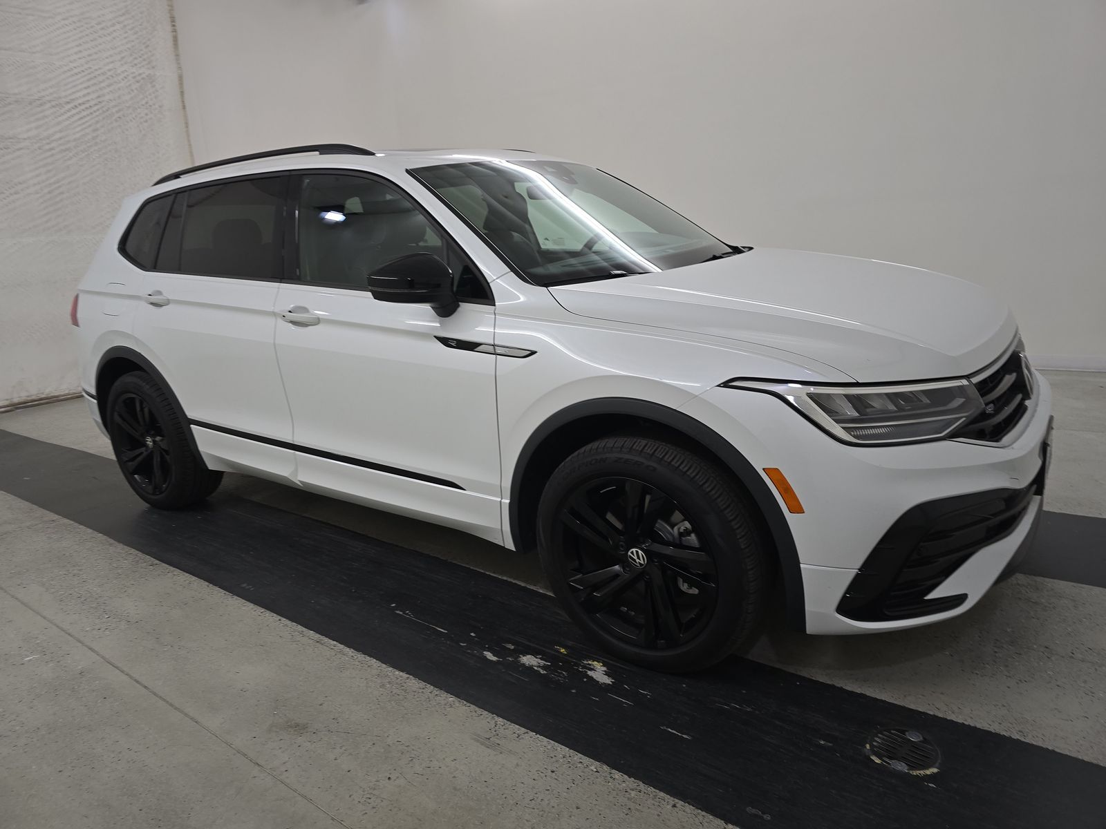 2024 Volkswagen Tiguan 2.0T SE R-Line Black FWD