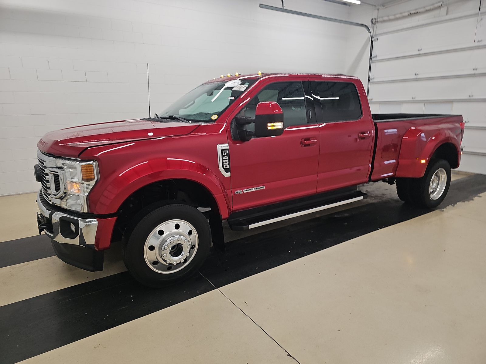 2022 Ford F-450 Super Duty Lariat's photo