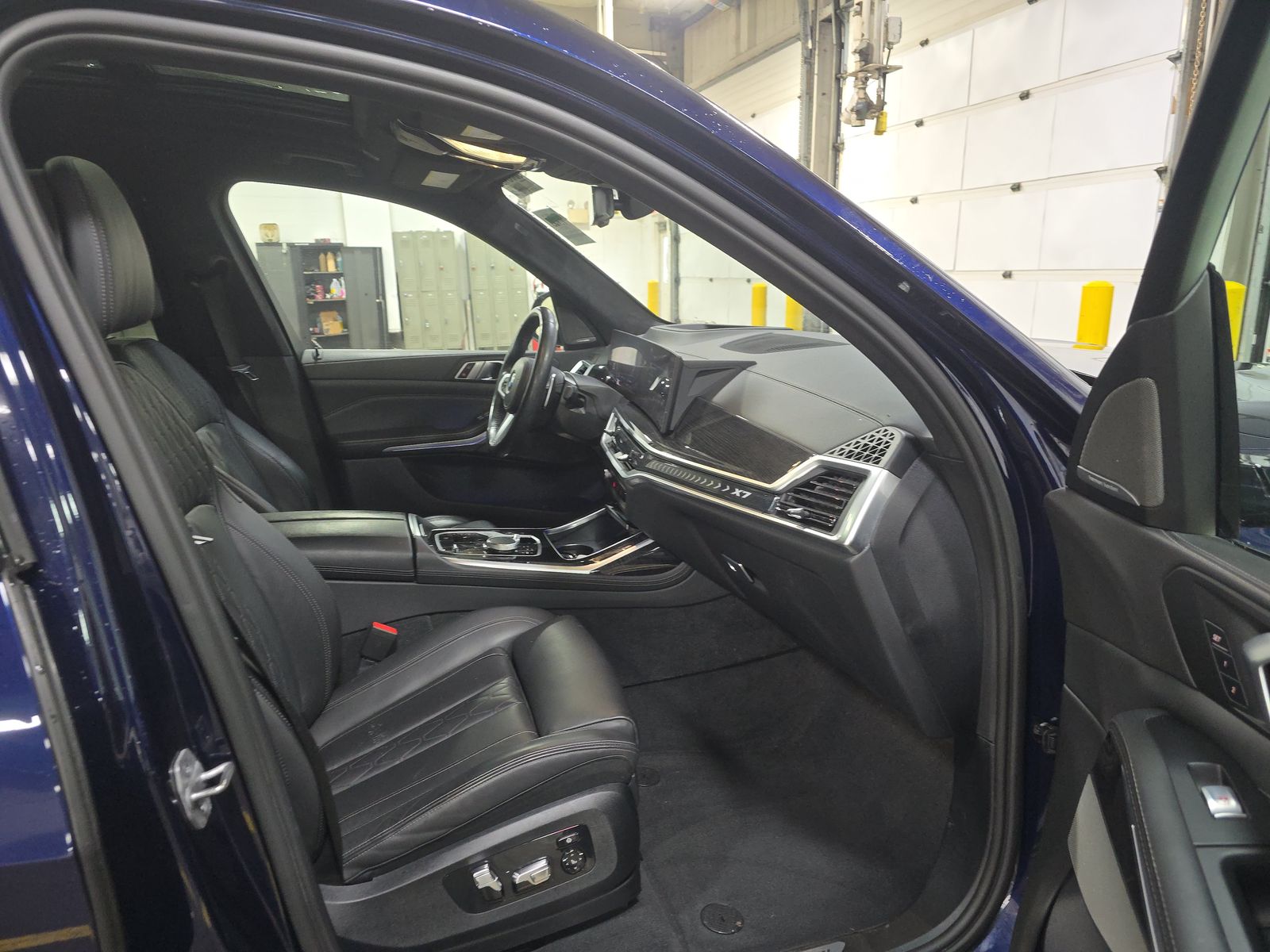 2023 BMW X7 xDrive40i AWD