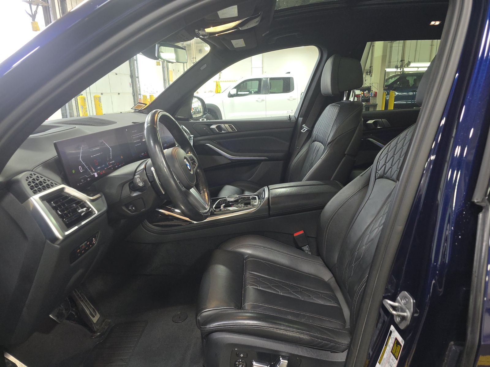 2023 BMW X7 xDrive40i AWD