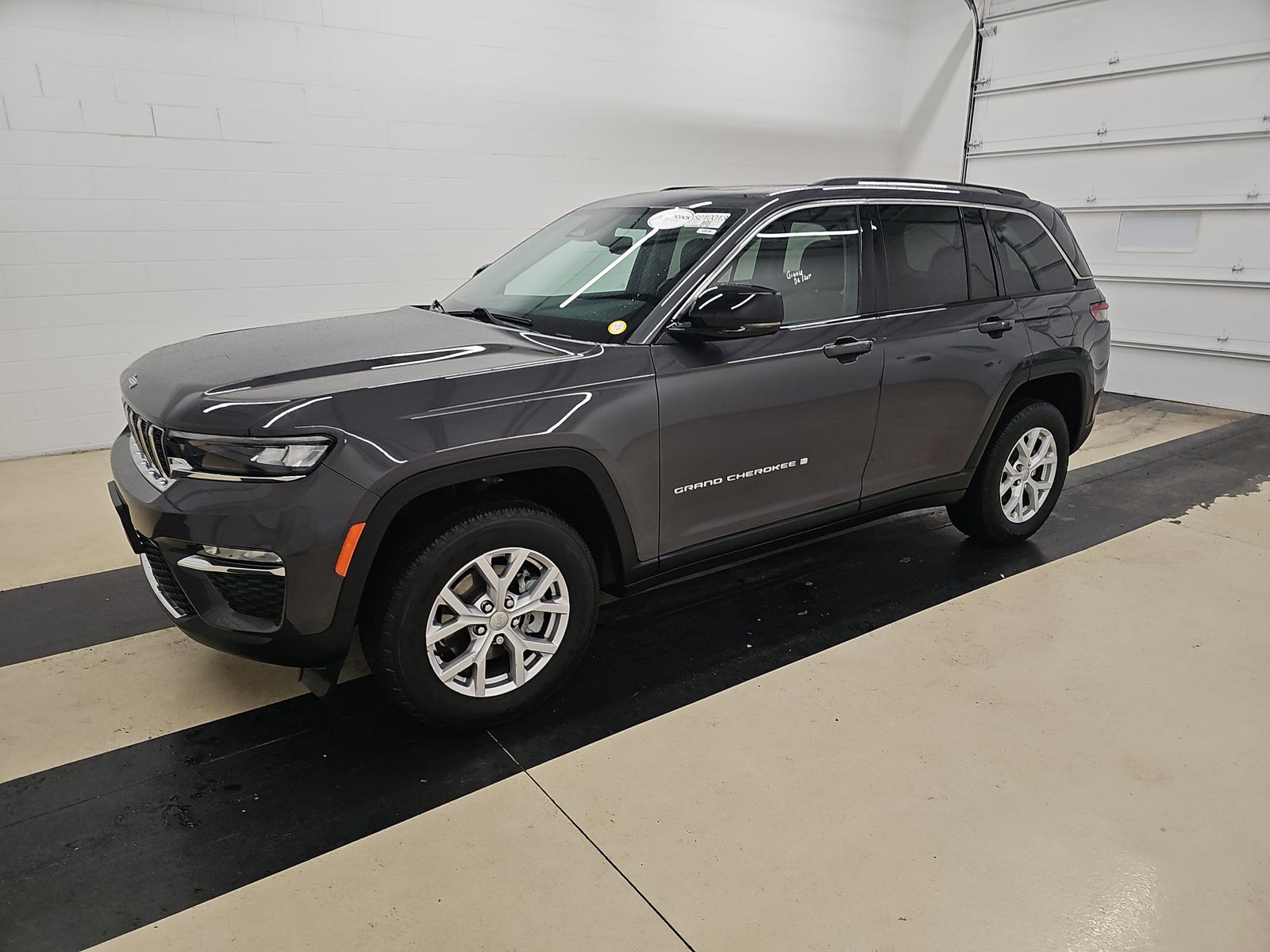 2022 Jeep Grand Cherokee Limited's photo