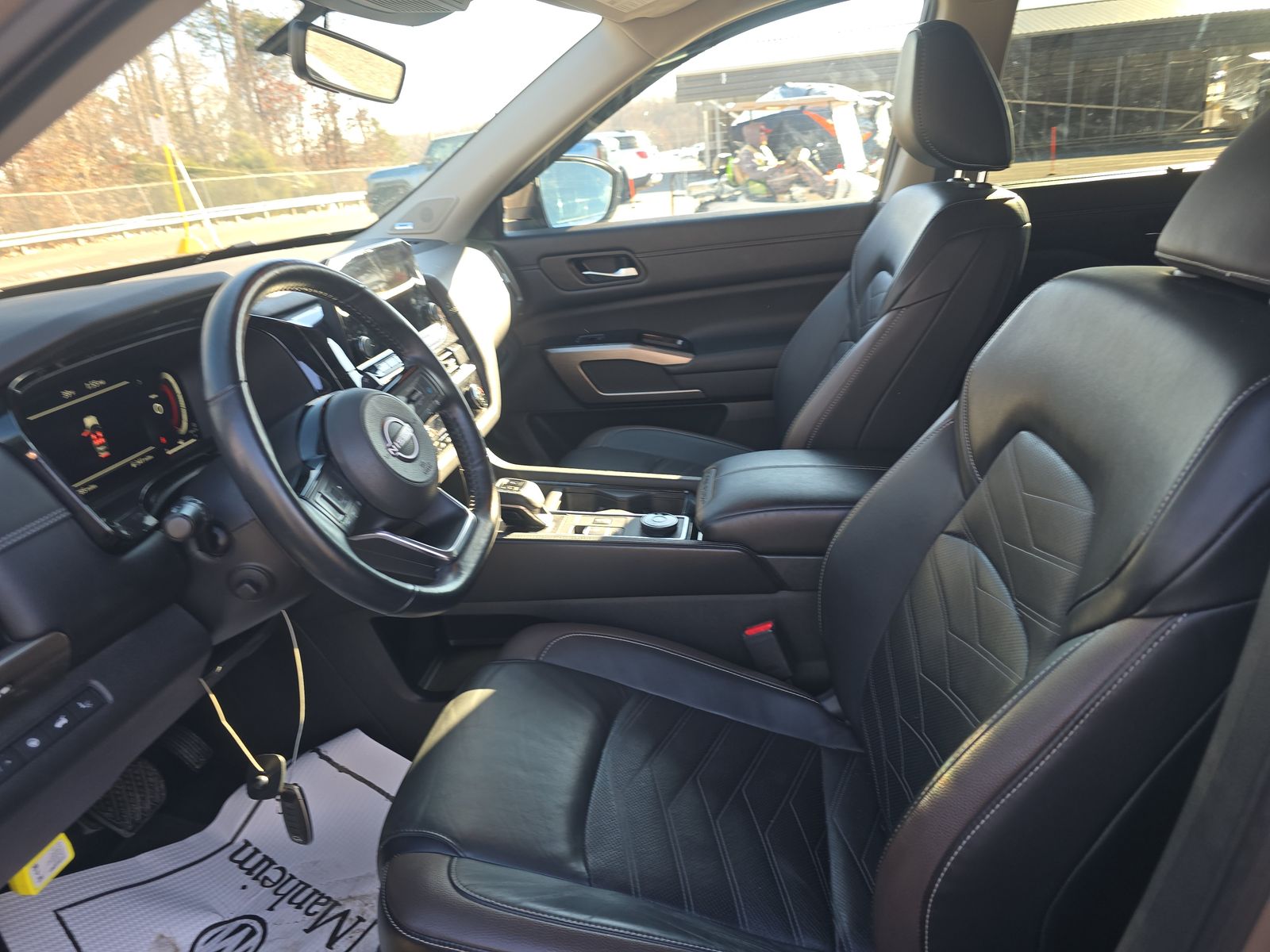 2023 Nissan Pathfinder Platinum AWD