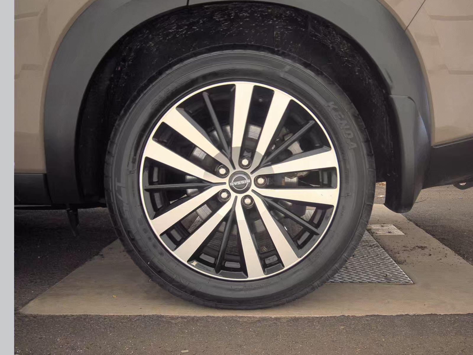 2023 Nissan Pathfinder Platinum AWD