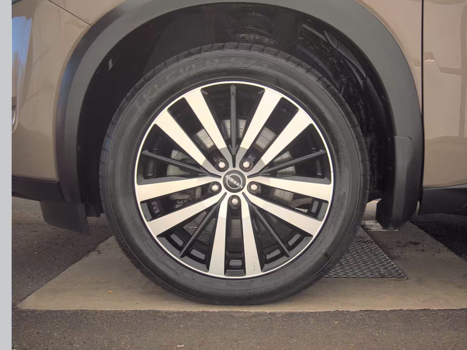 2023 Nissan Pathfinder Platinum AWD