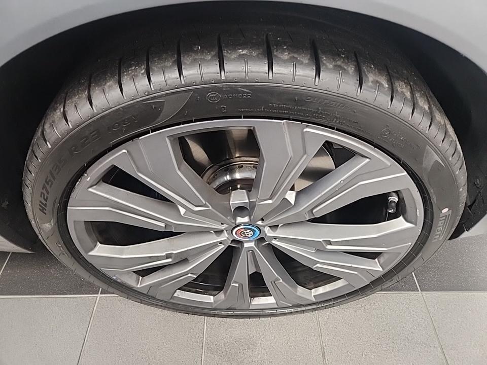 2023 BMW X7 M60i AWD