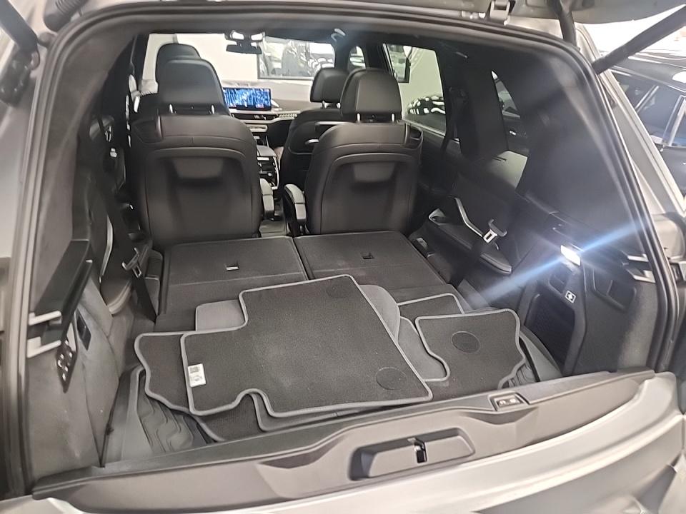 2023 BMW X7 M60i AWD