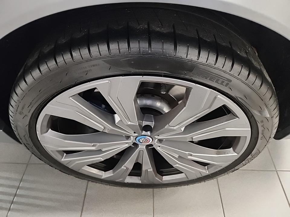 2023 BMW X7 M60i AWD