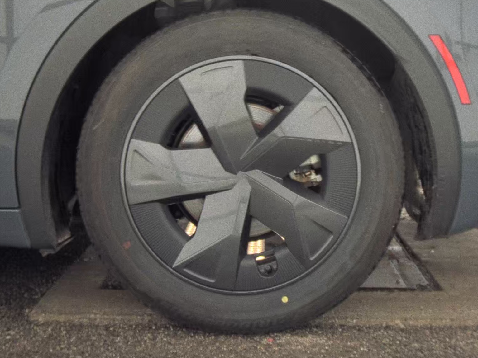 2025 Toyota Prius LE FWD