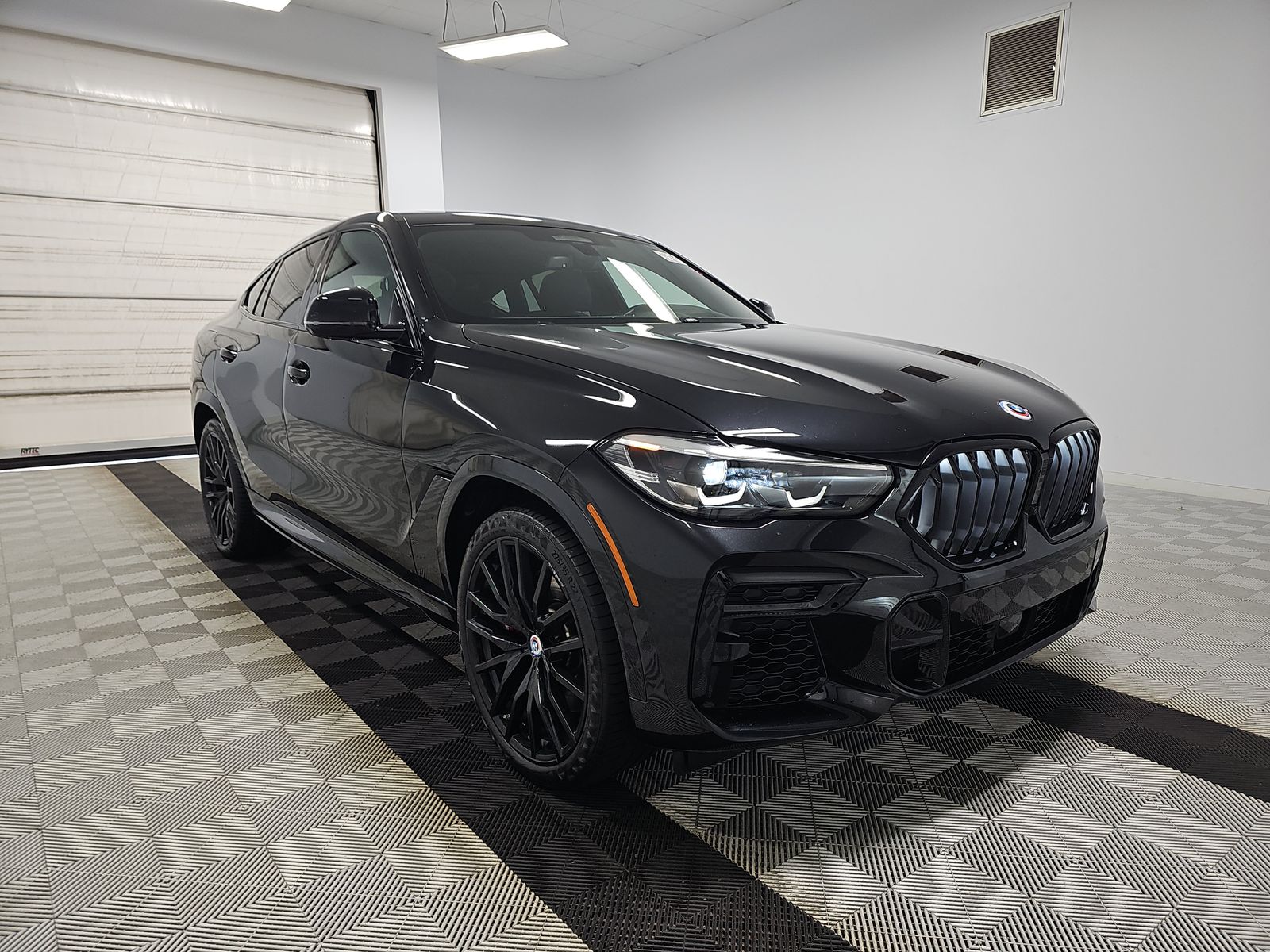2023 BMW X6 M50i AWD