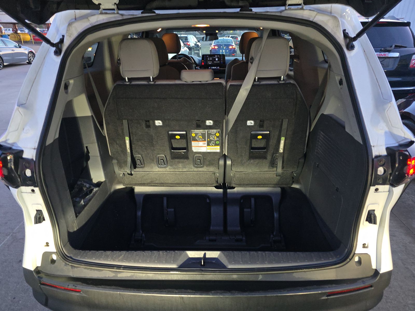 2024 Toyota Sienna LE FWD