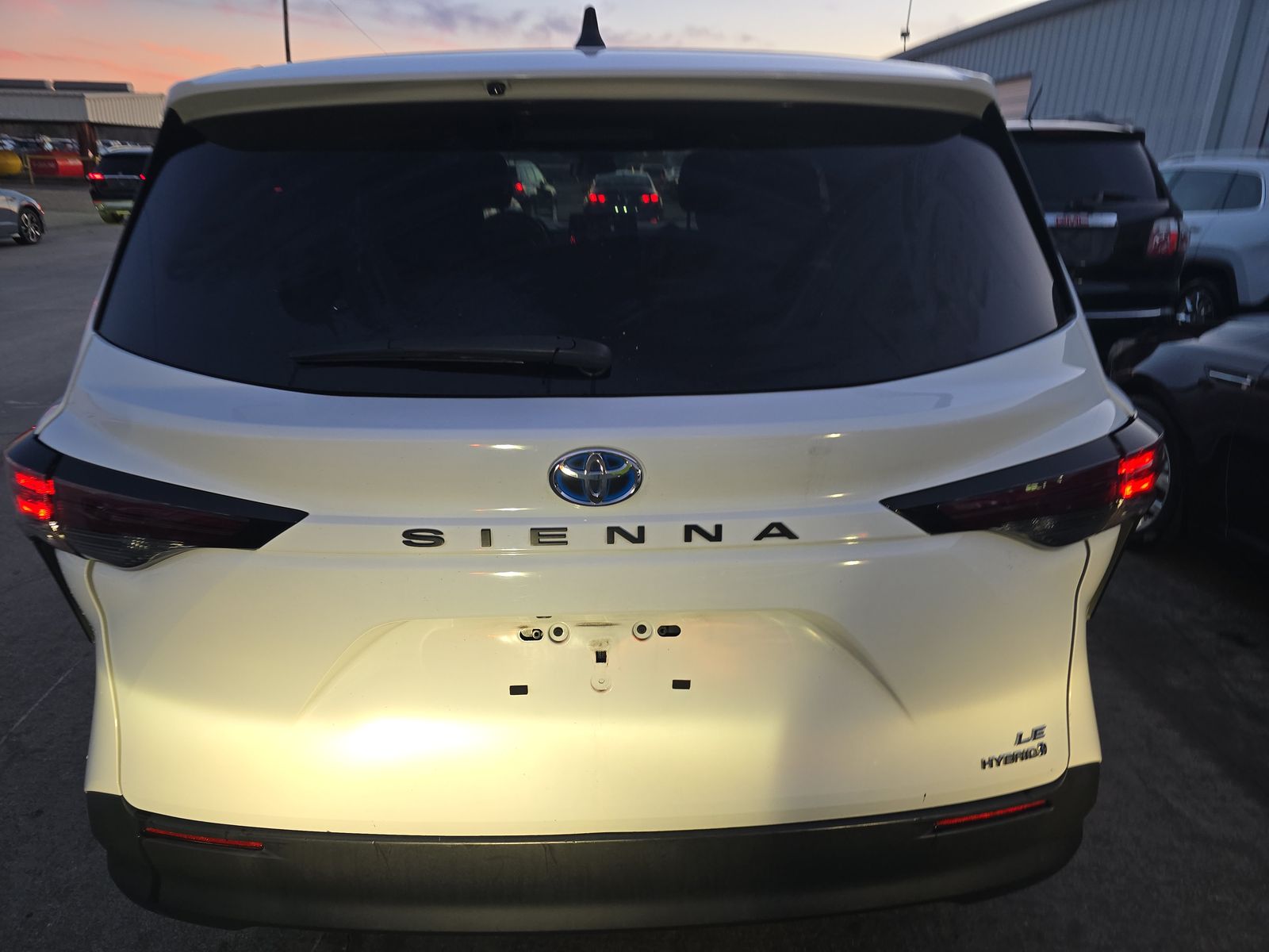 2024 Toyota Sienna LE FWD
