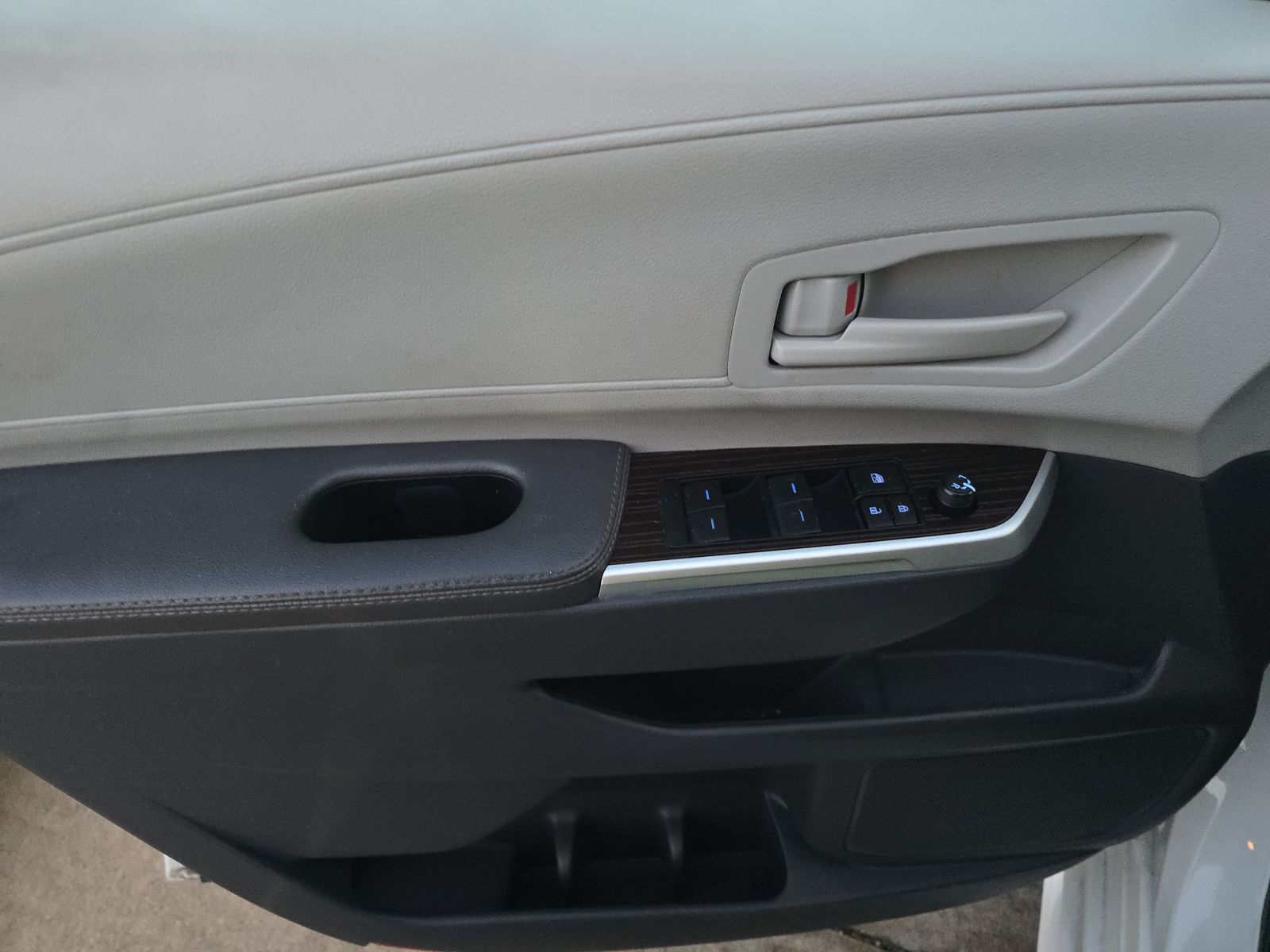 2024 Toyota Sienna LE FWD