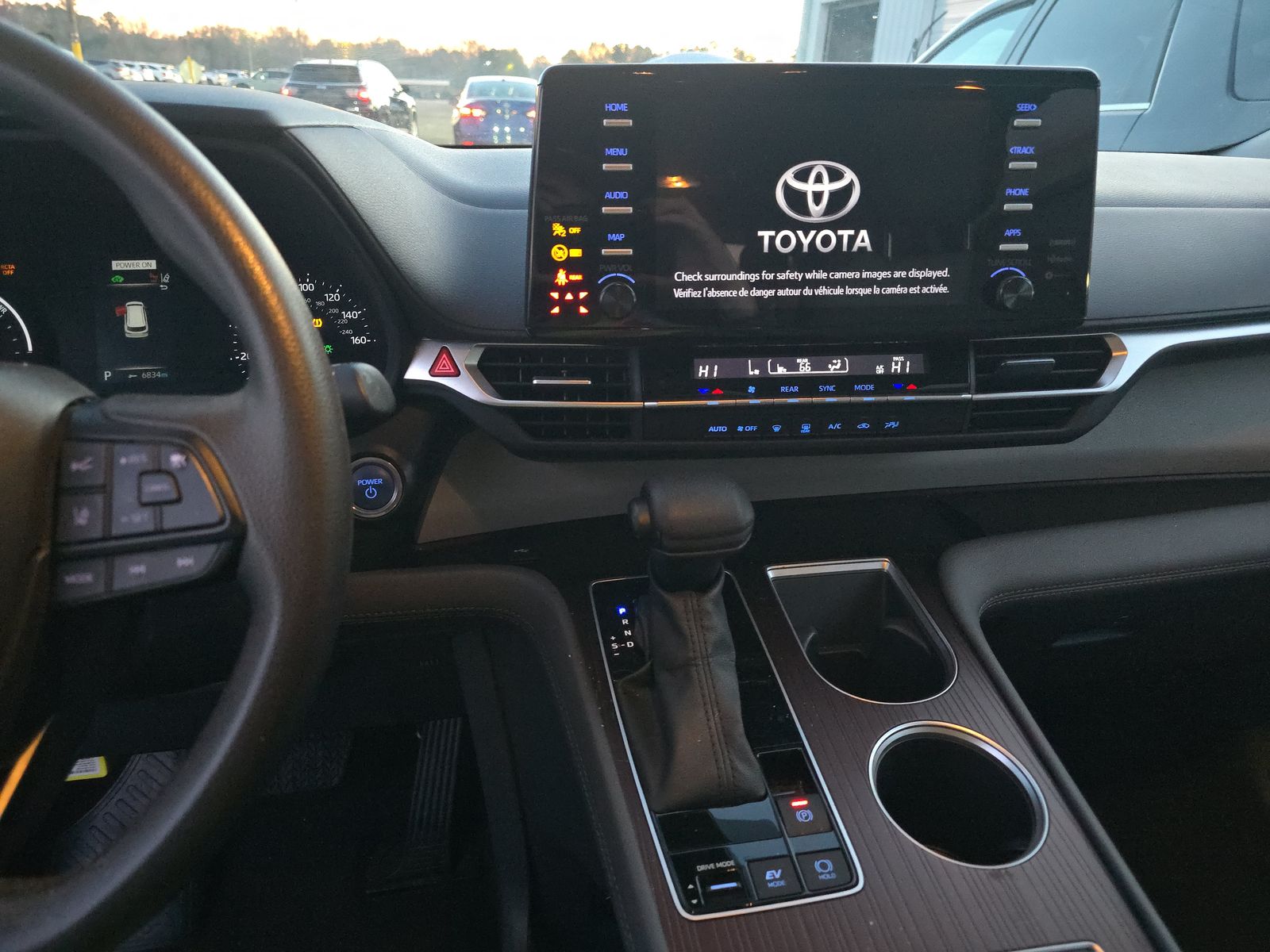 2024 Toyota Sienna LE FWD