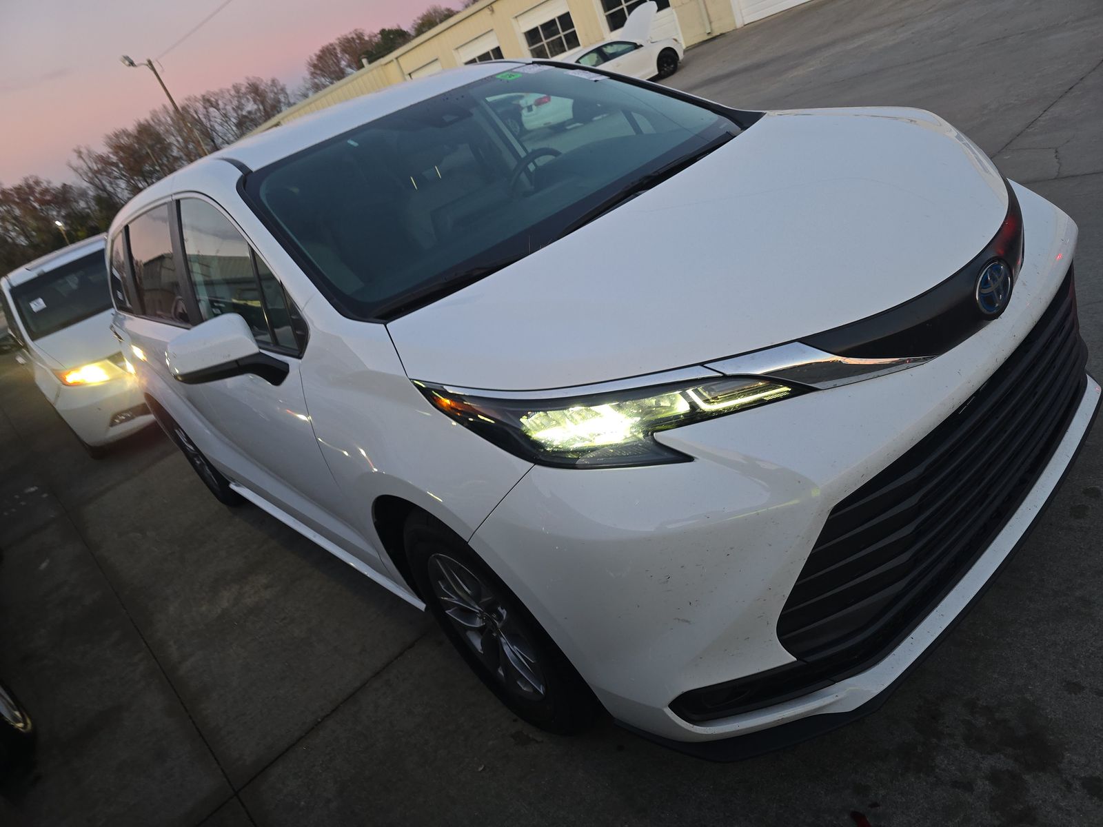 2024 Toyota Sienna LE FWD