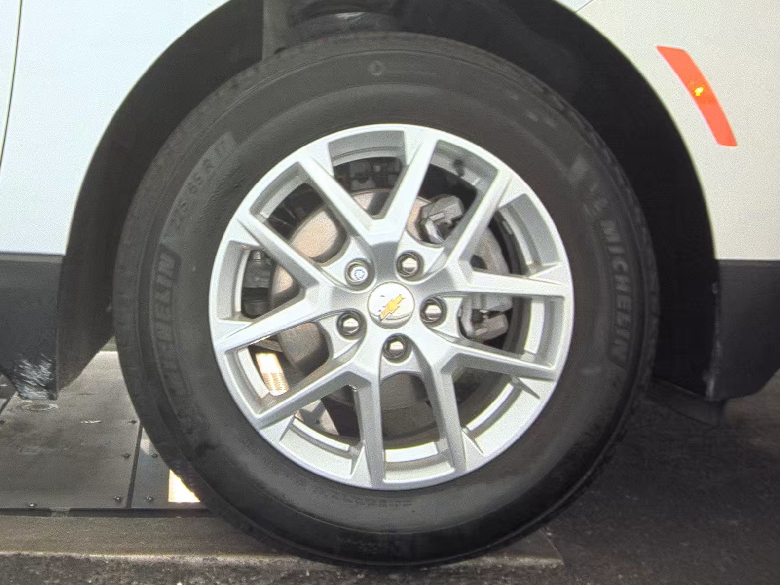 2024 Chevrolet Equinox LS FWD