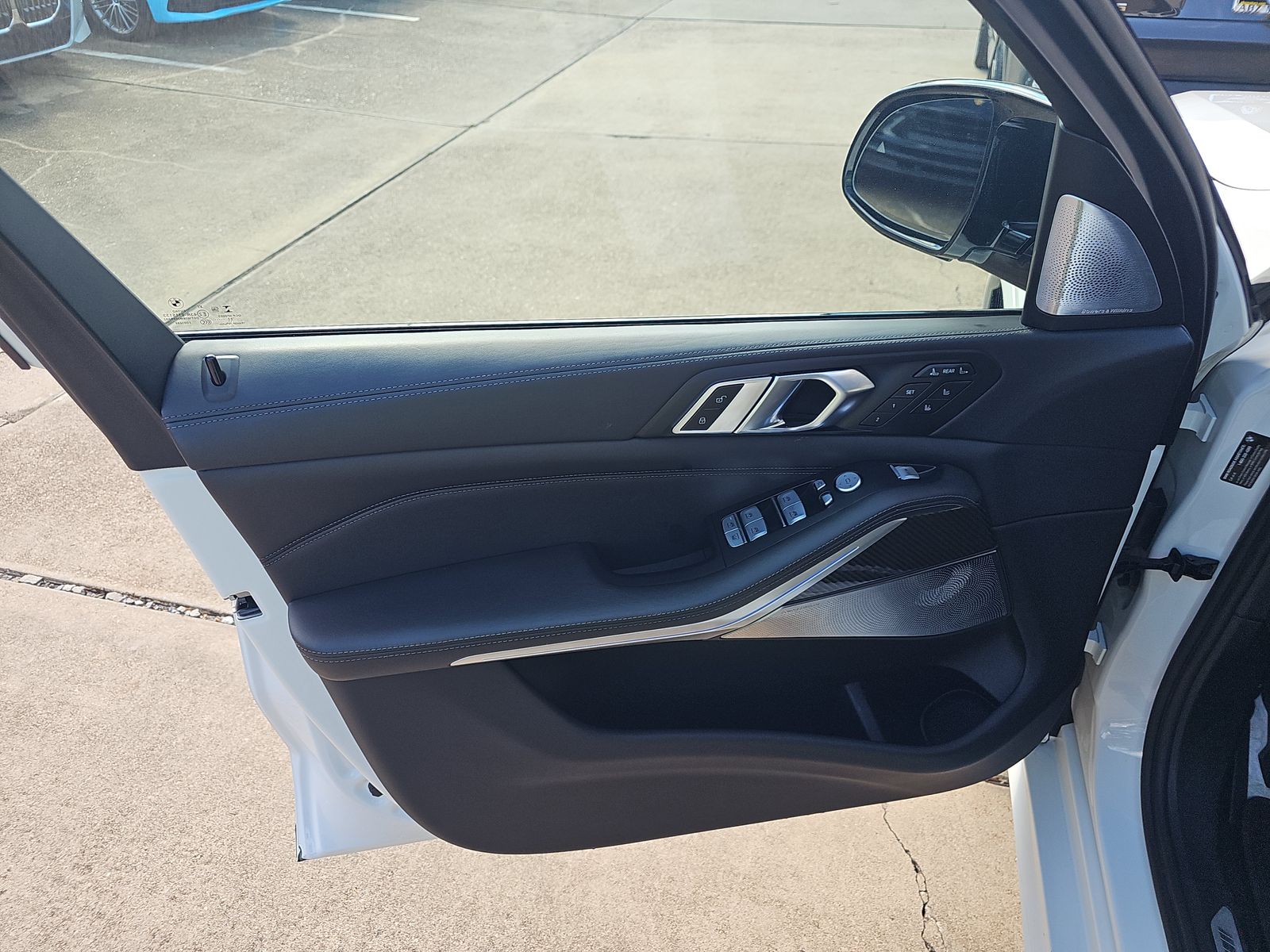 2023 BMW X7 M60i AWD