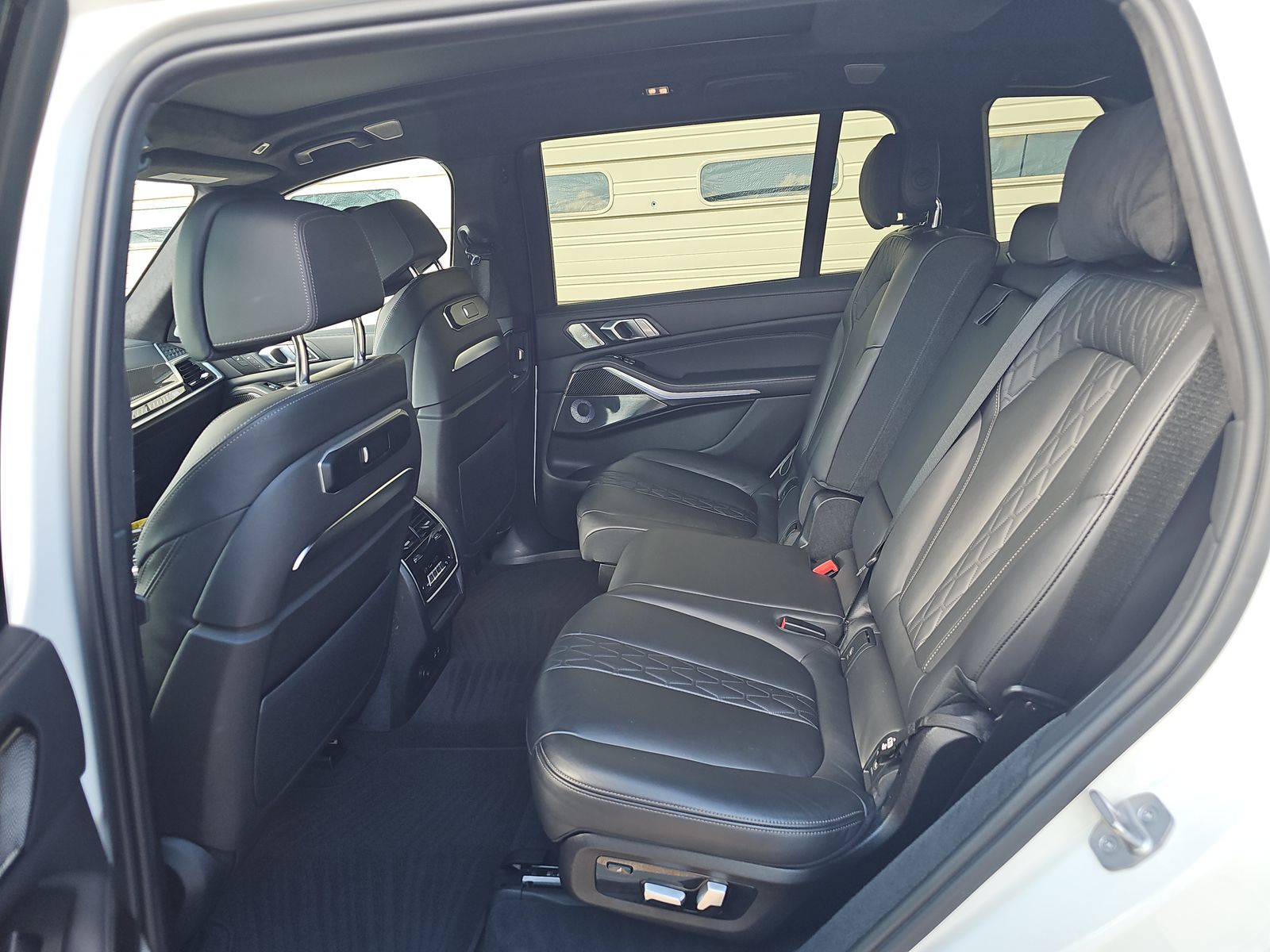 2023 BMW X7 M60i AWD