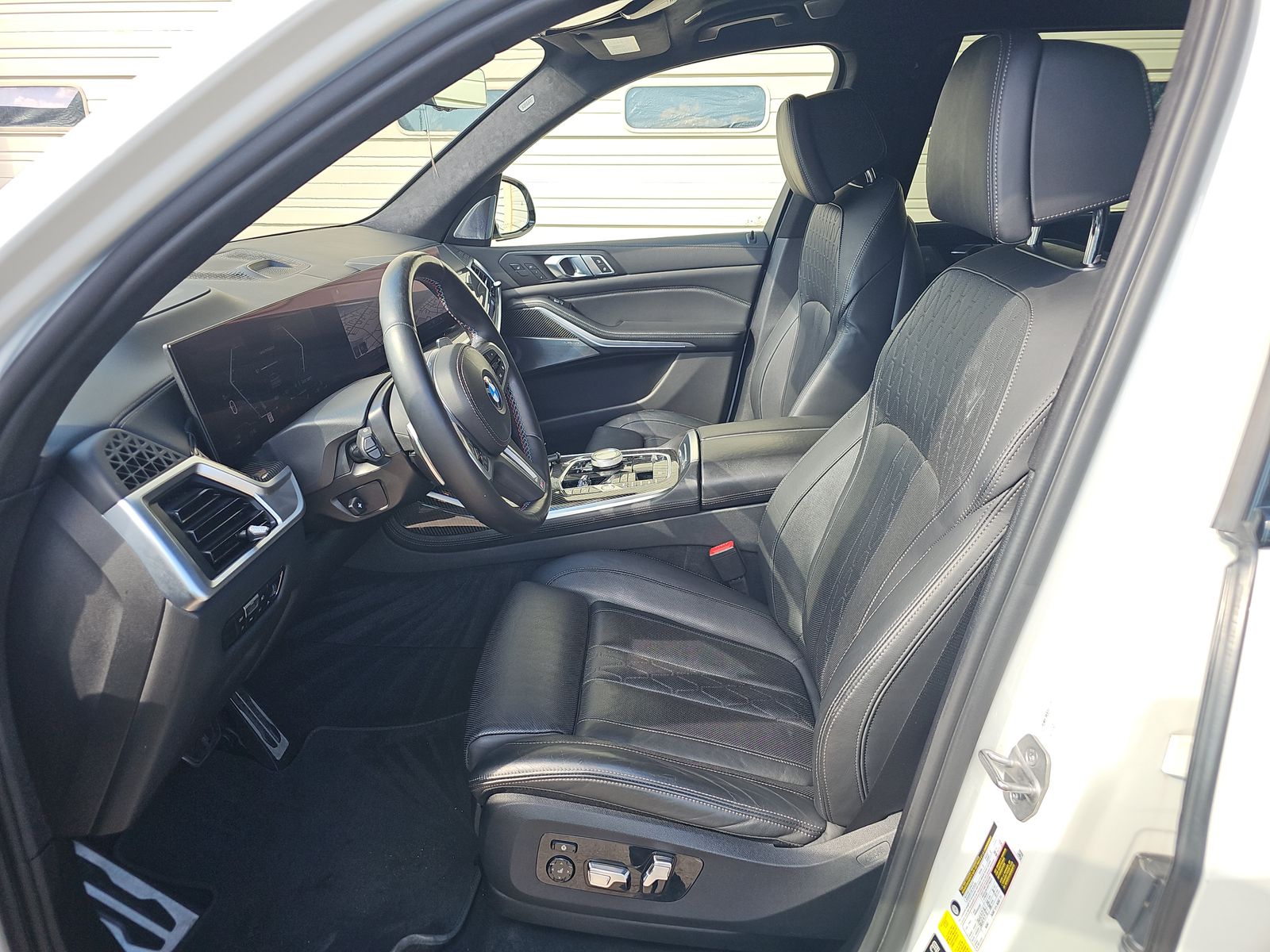 2023 BMW X7 M60i AWD