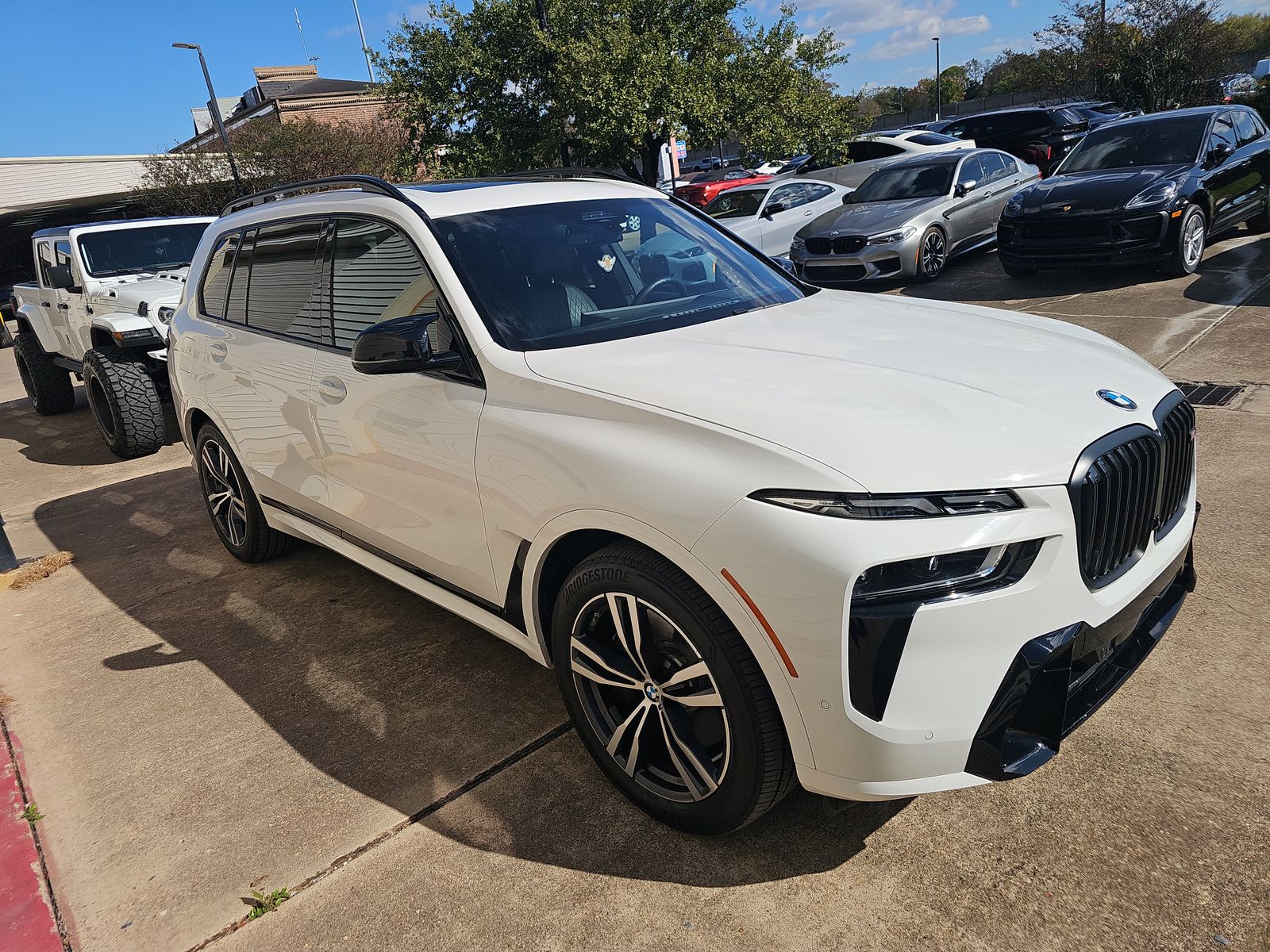 2023 BMW X7 M60i AWD