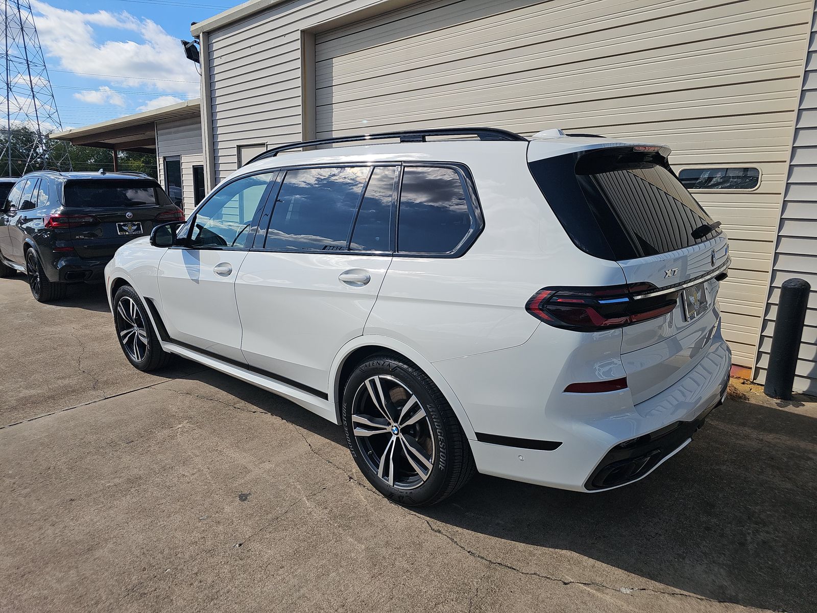 2023 BMW X7 M60i AWD
