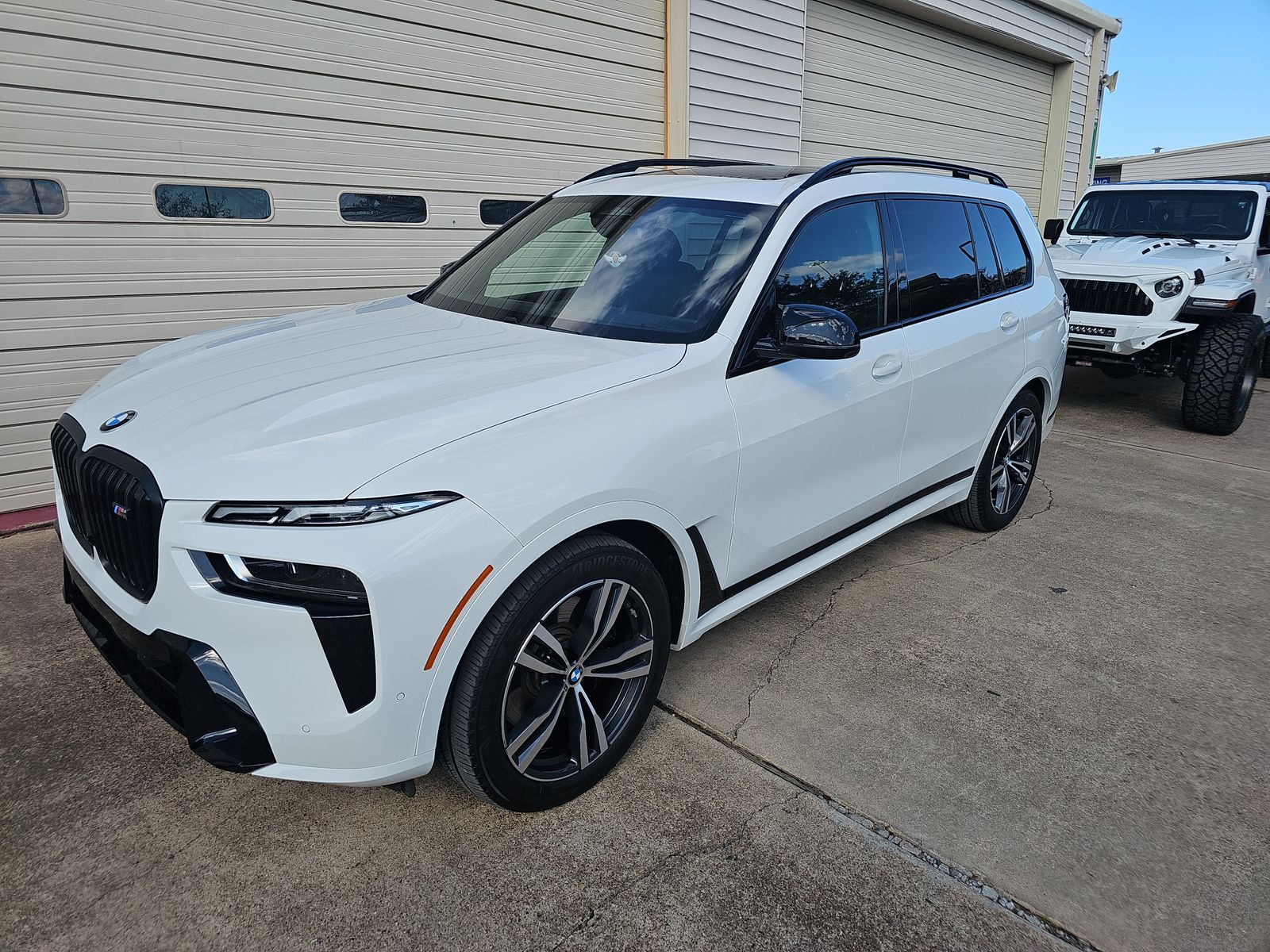 2023 BMW X7 M60i AWD